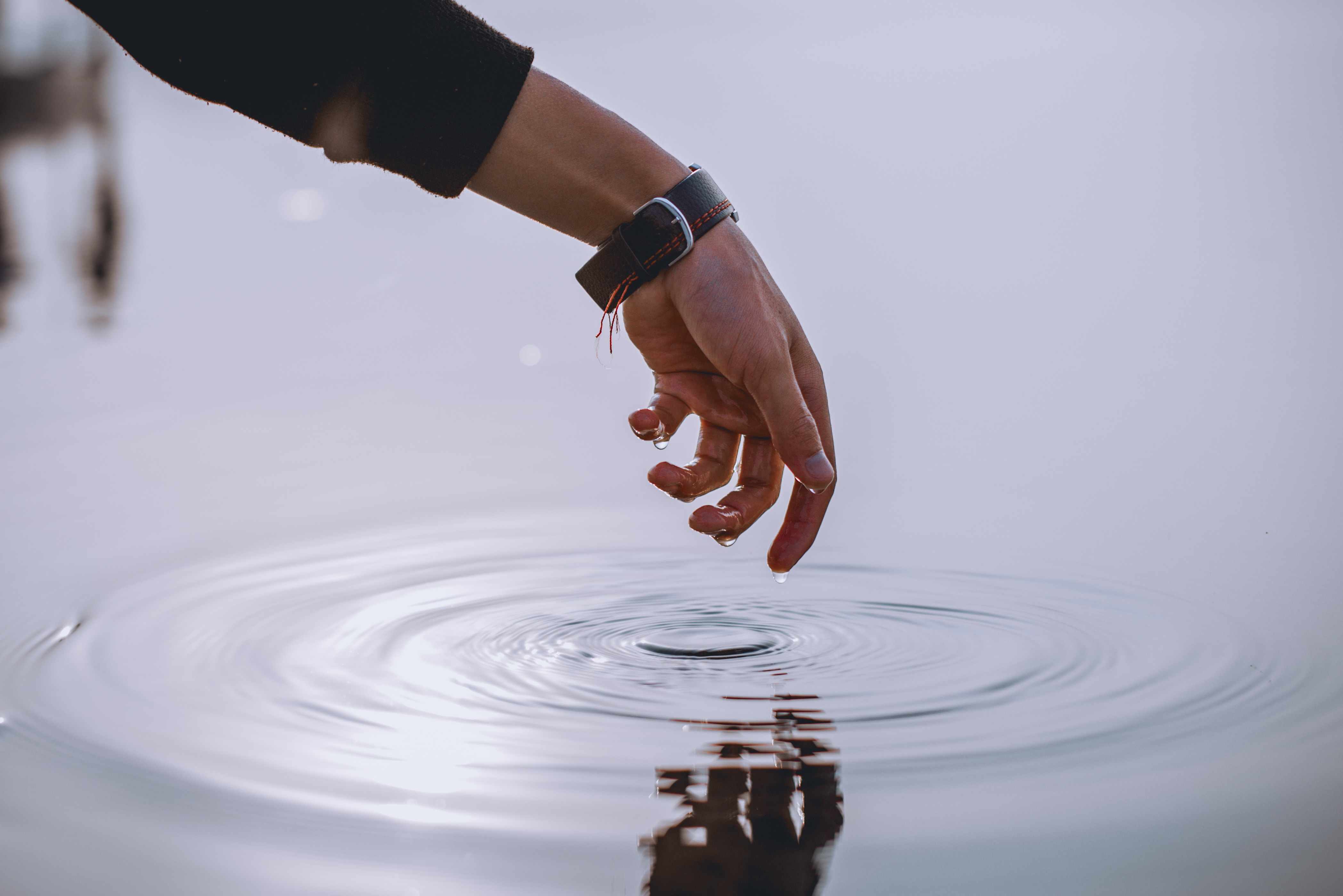 waves, water, drops, hand, miscellanea, miscellaneous, fingers, bracelet for android