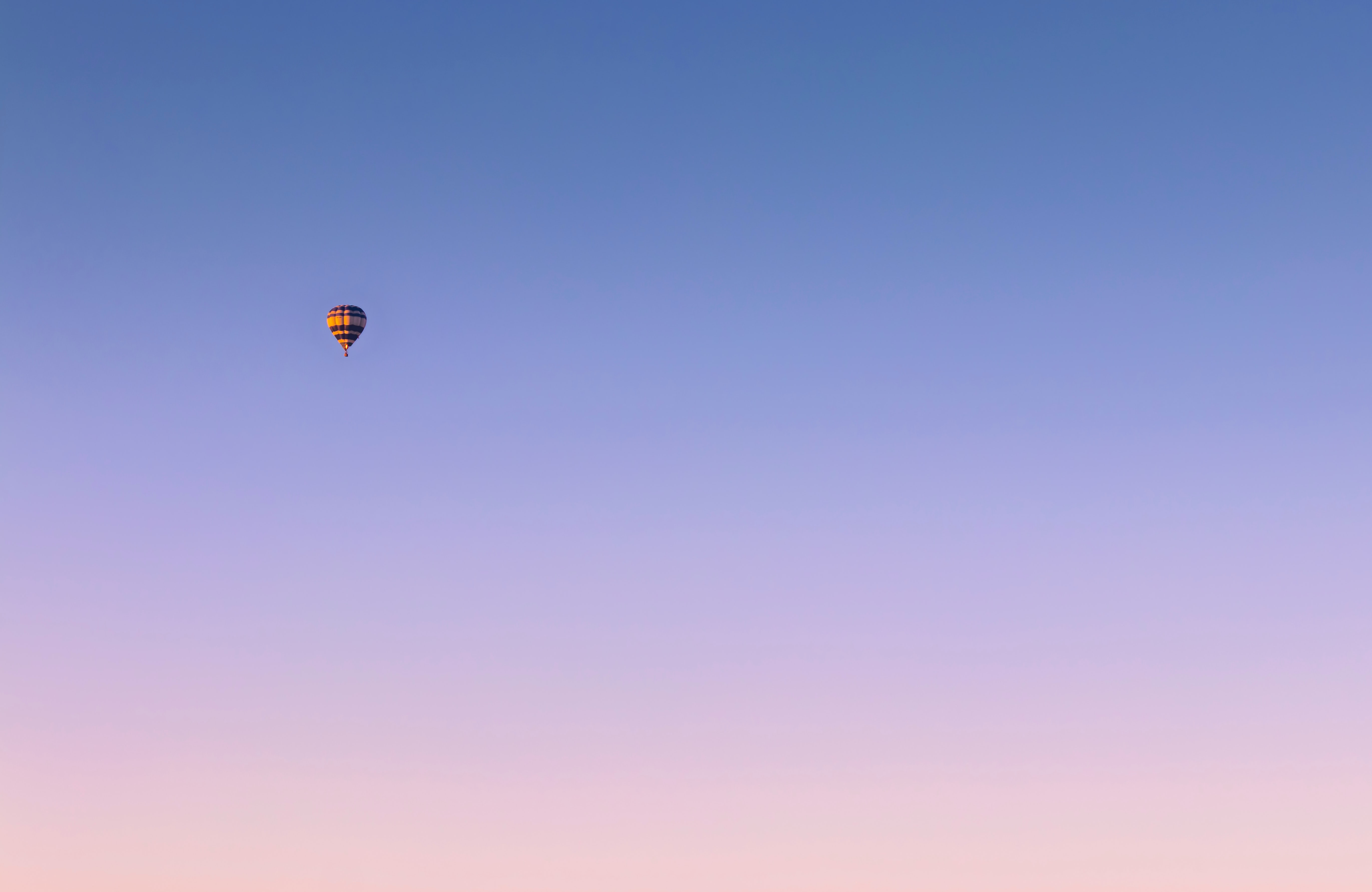 121792 download wallpaper sky, minimalism, flight, balloon, gradient screensavers and pictures for free