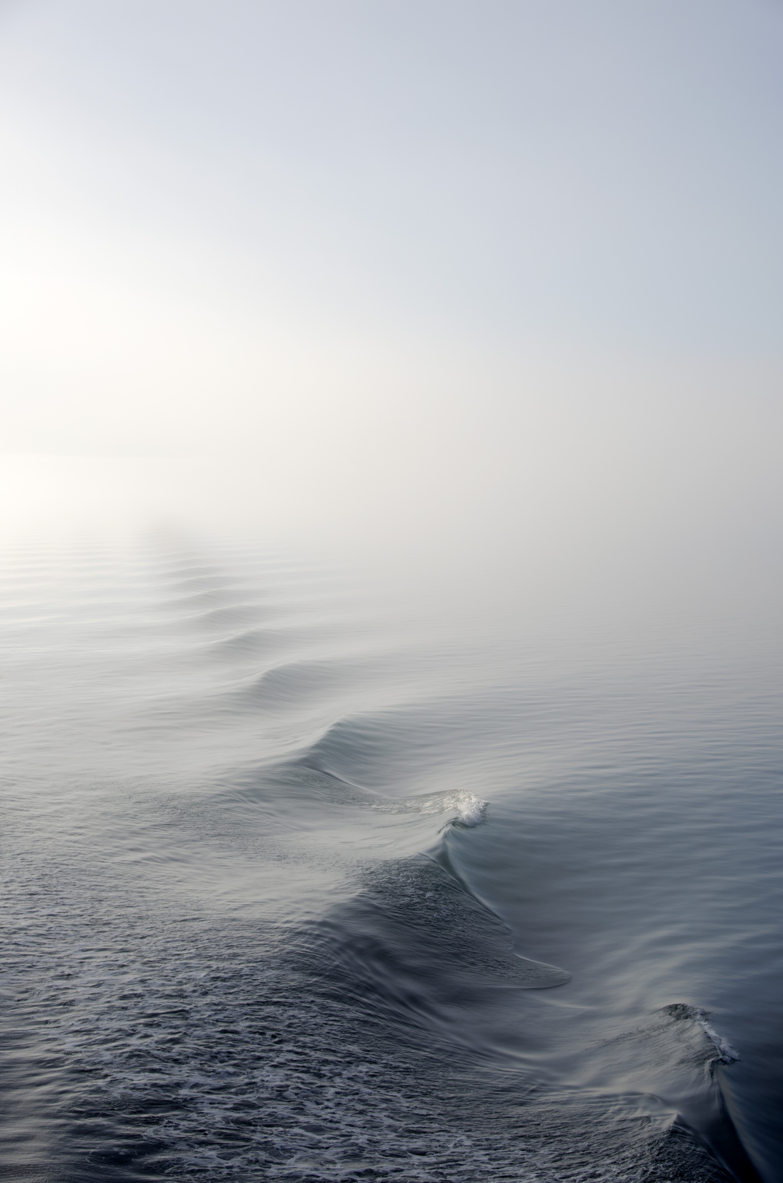 minimalism, water, waves, fog
