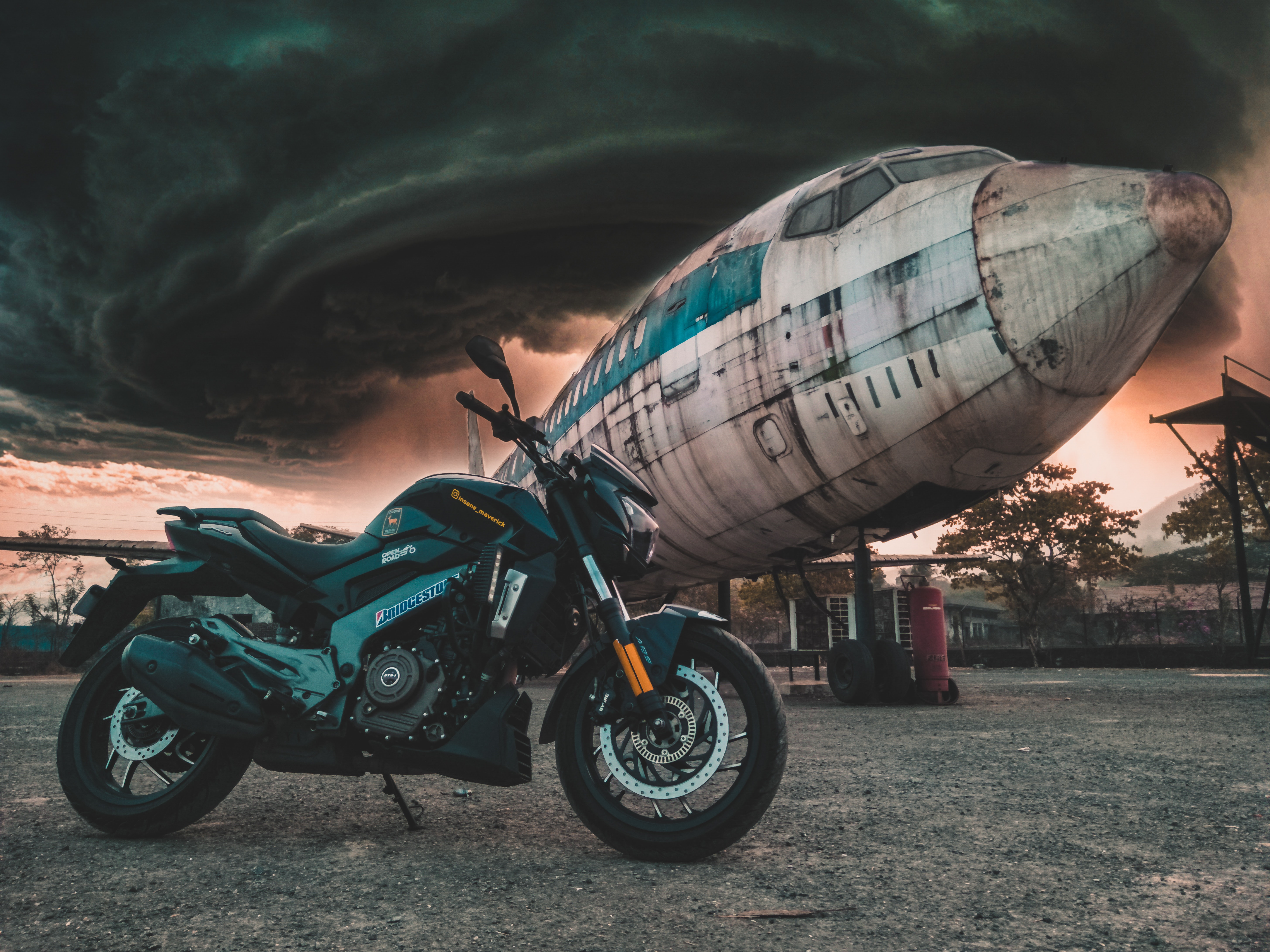 Laden Sie 56358: motorräder, motorrad, clouds, bedeckt Desktop-Hintergrund kostenlos herunter