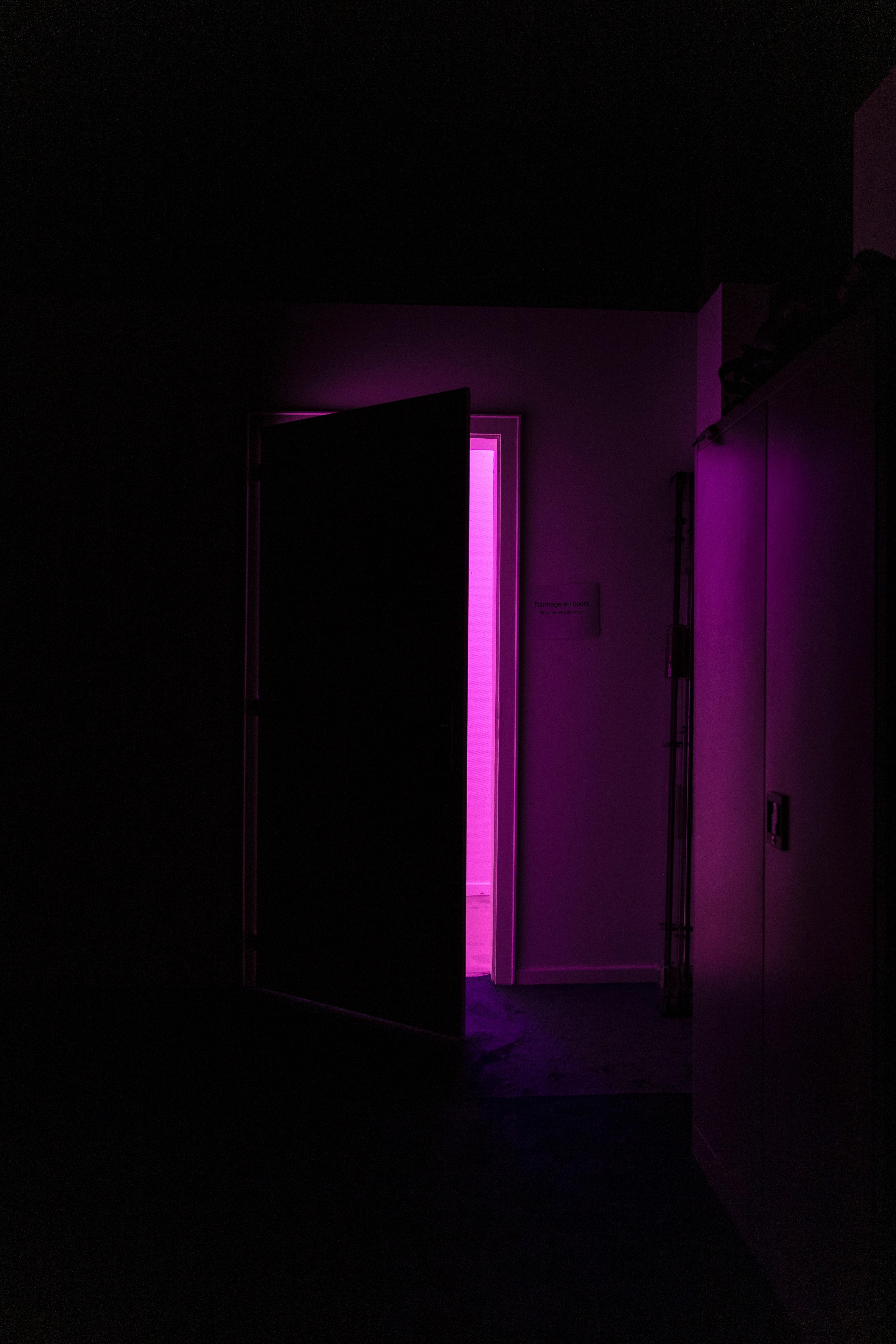 Widescreen image dark, door, shine, purple