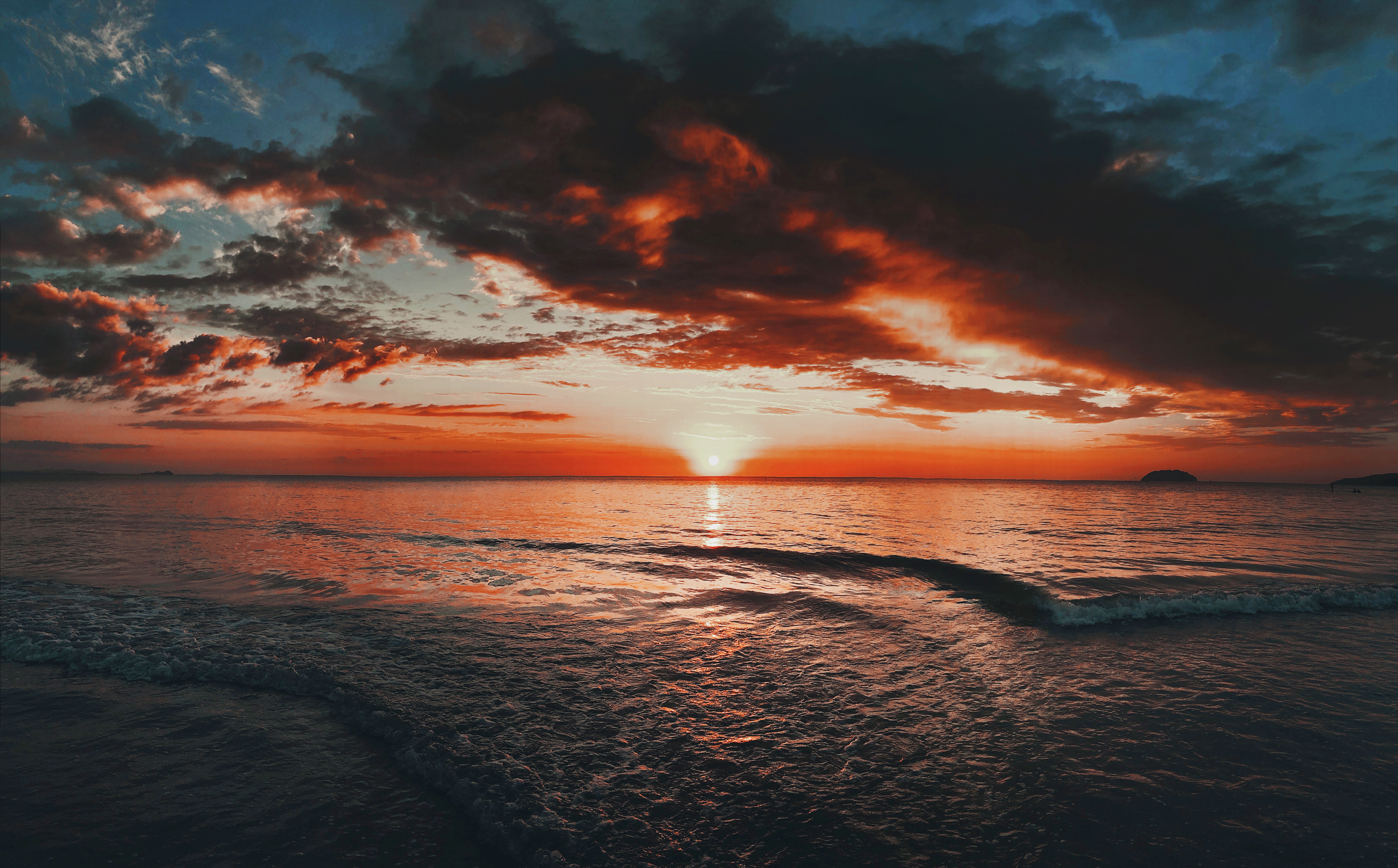 horizon, waves, sea, twilight Windows Mobile Wallpaper