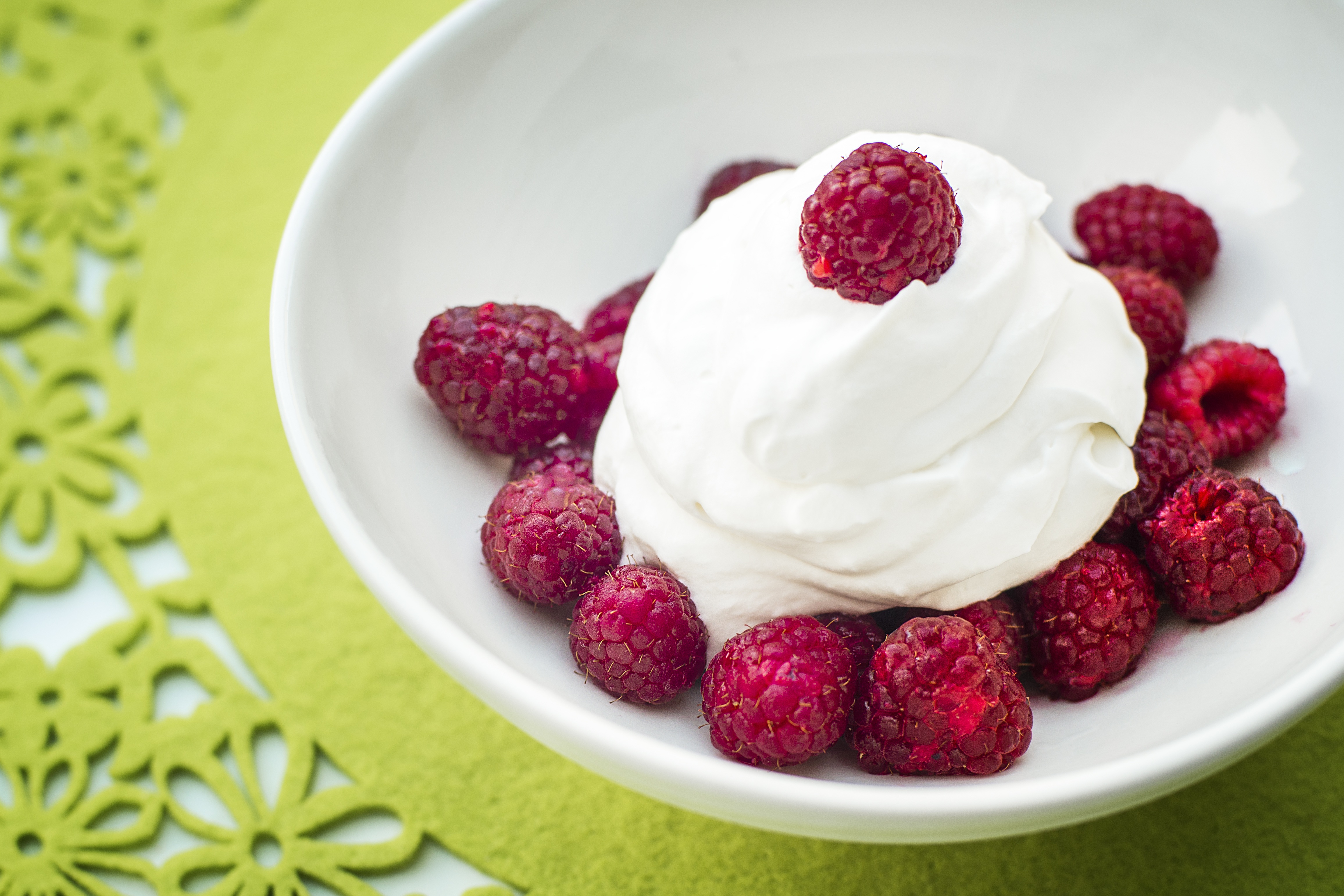 food, berries, cream, plate 3d Wallpaper