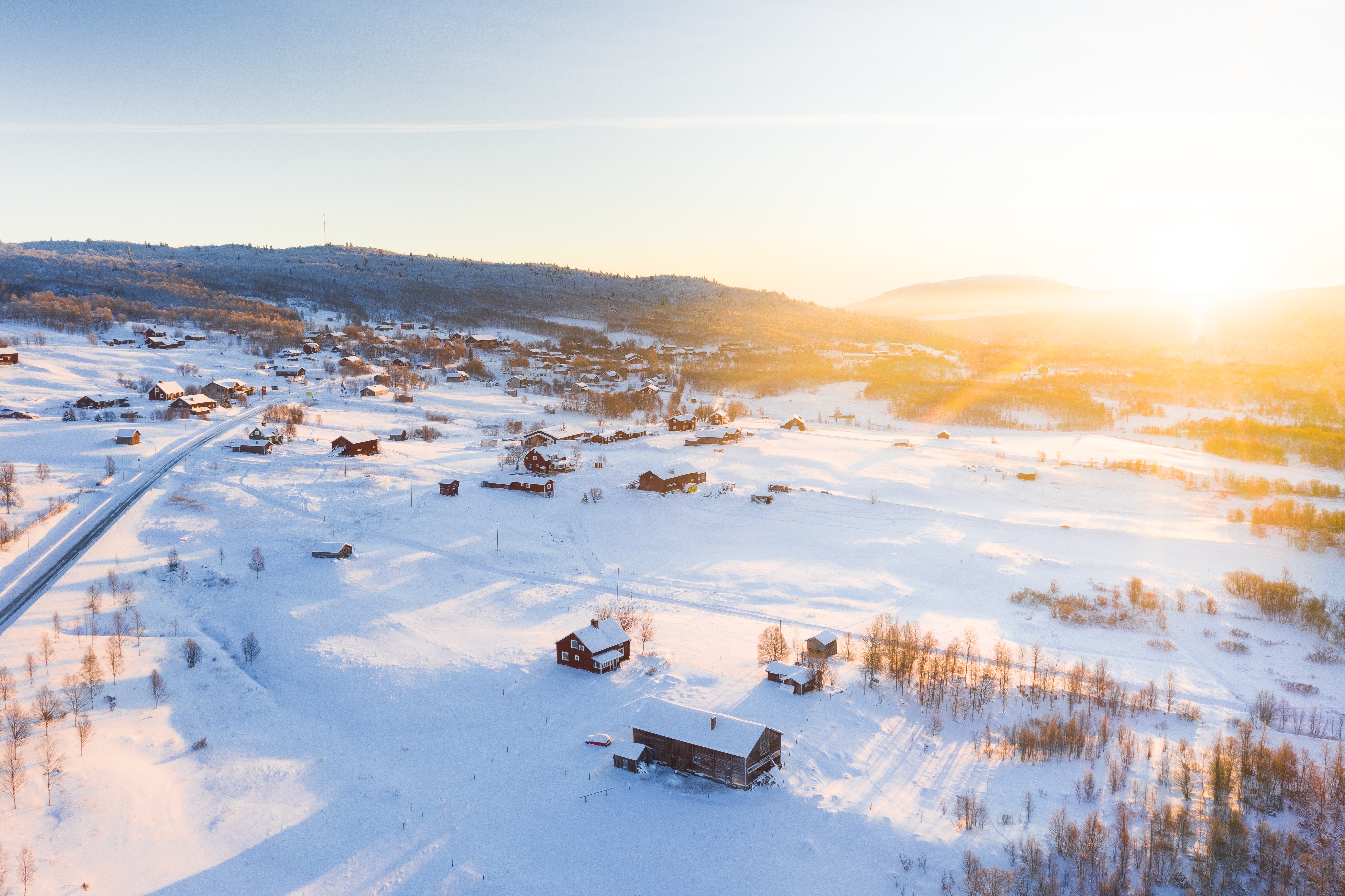 Laden Sie das Winter, Natur, Schnee, Blick Von Oben, Dorf, Sonnenlicht-Bild kostenlos auf Ihren PC-Desktop herunter