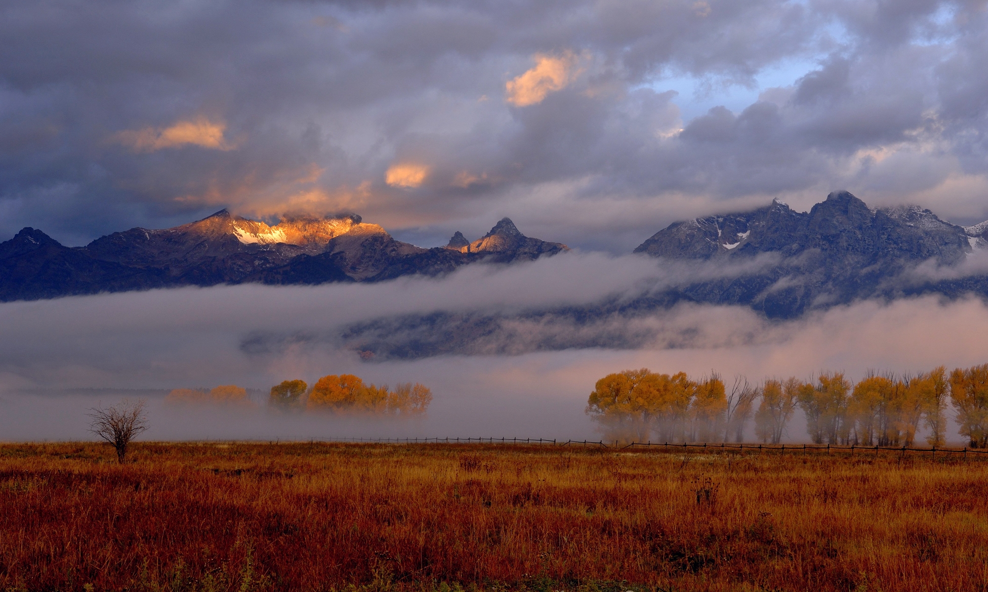 Ultra HD 4K mountains, autumn, nature, fog