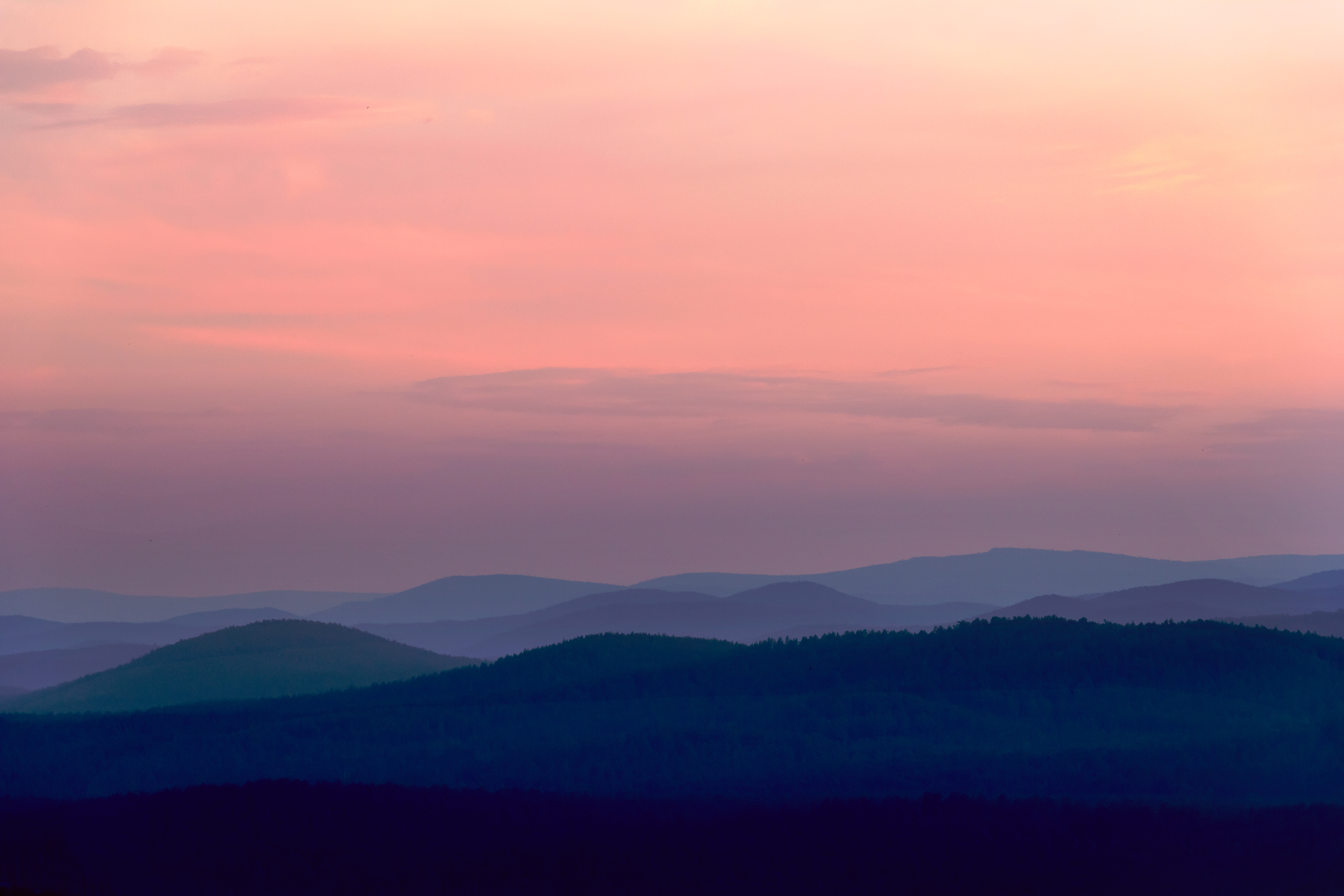 Handy-Wallpaper Ural, Natur, Sunset, Sky, Mountains, Horizont, Nebel, Russland kostenlos herunterladen.
