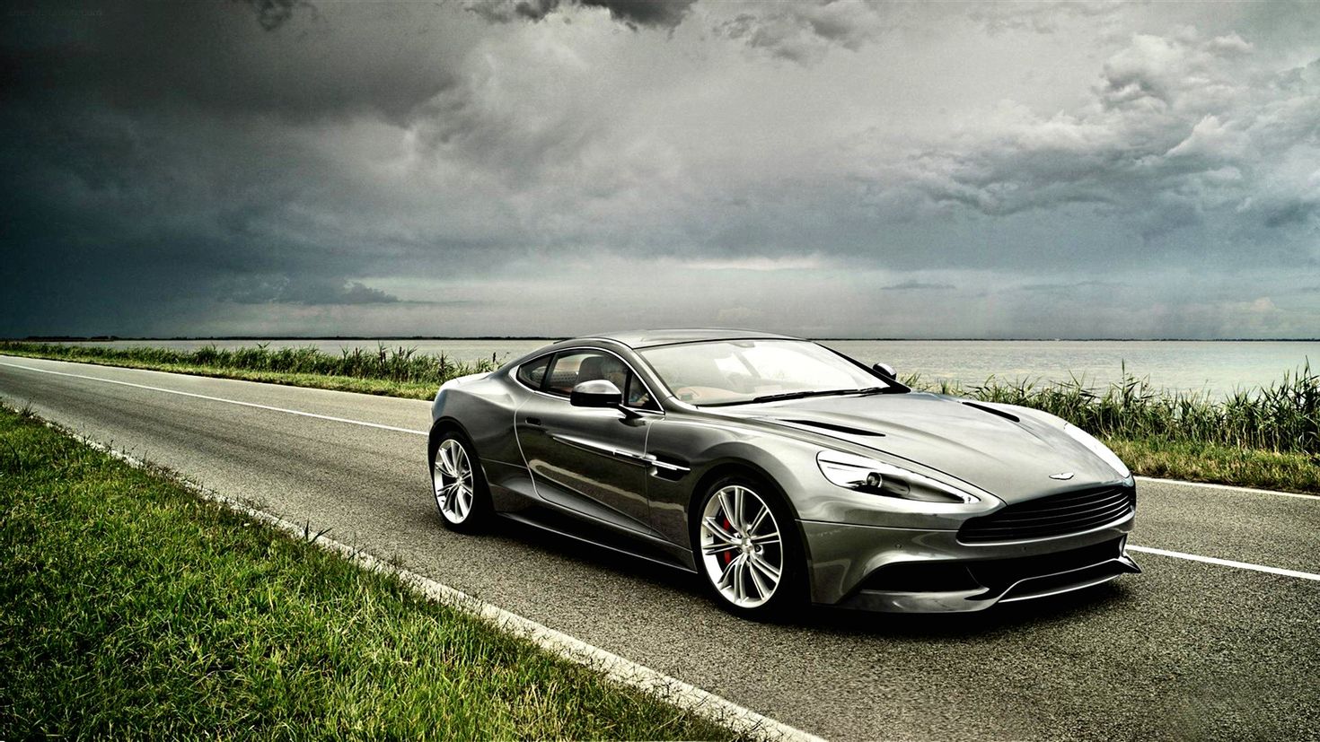Машина Aston Martin