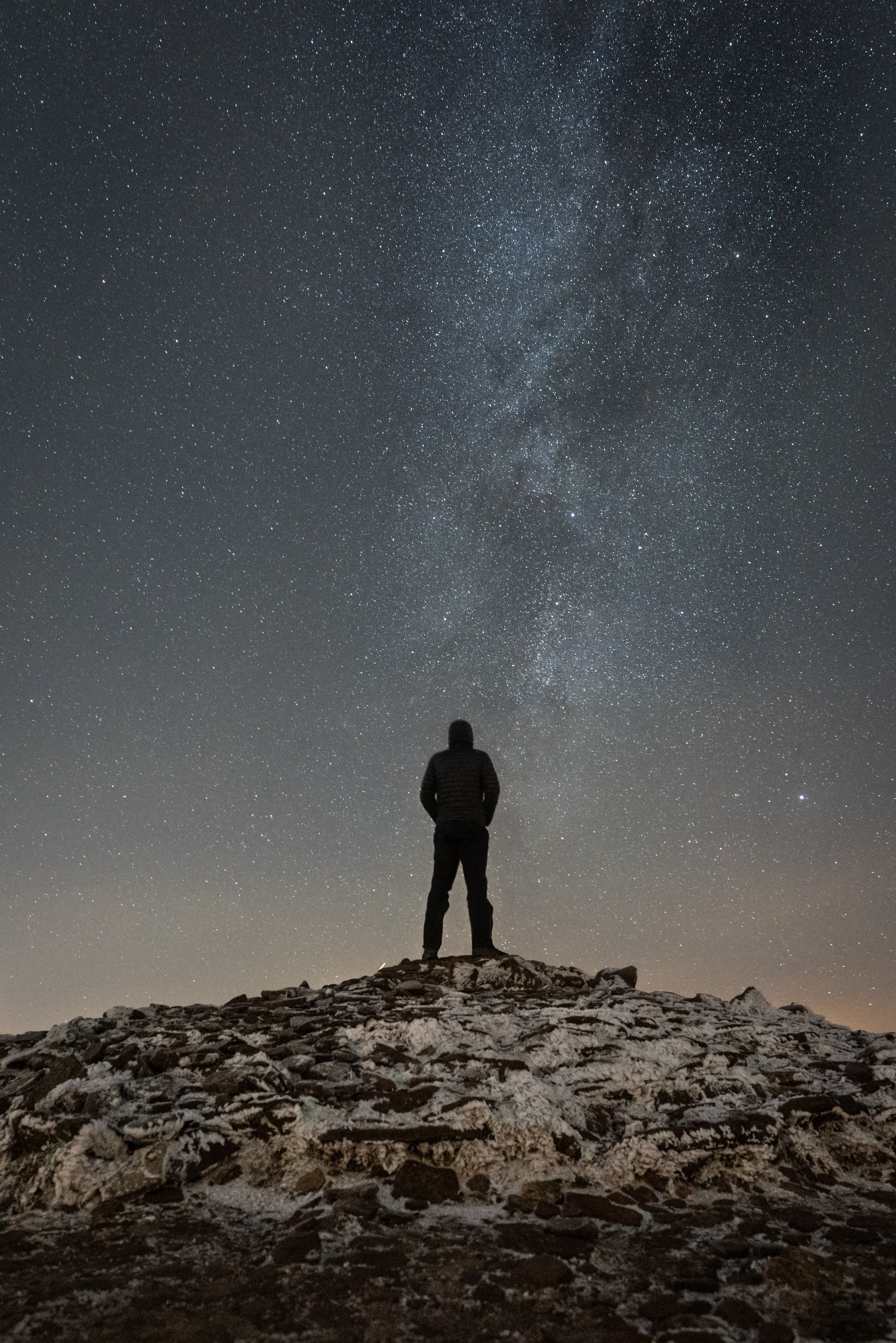 miscellanea, vertex, top, silhouette, miscellaneous, starry sky, human, person, hill High Definition image