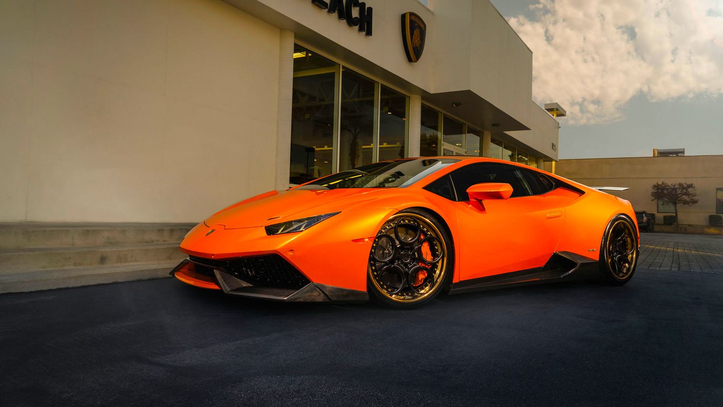 Оранжевая lamborghini huracan фото