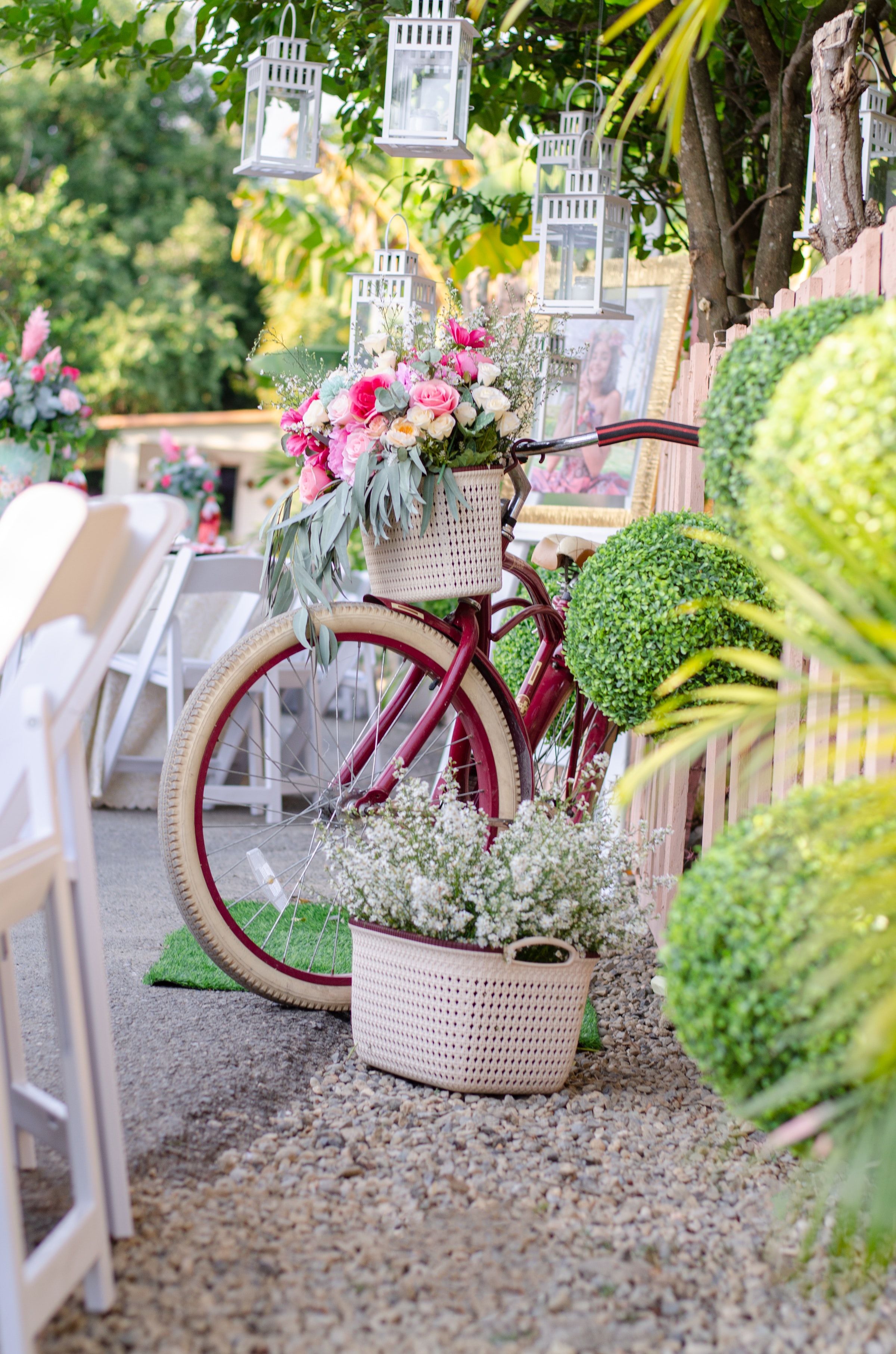 bicycle, flowers, miscellanea, miscellaneous, bouquet, basket, flashlights High Definition image