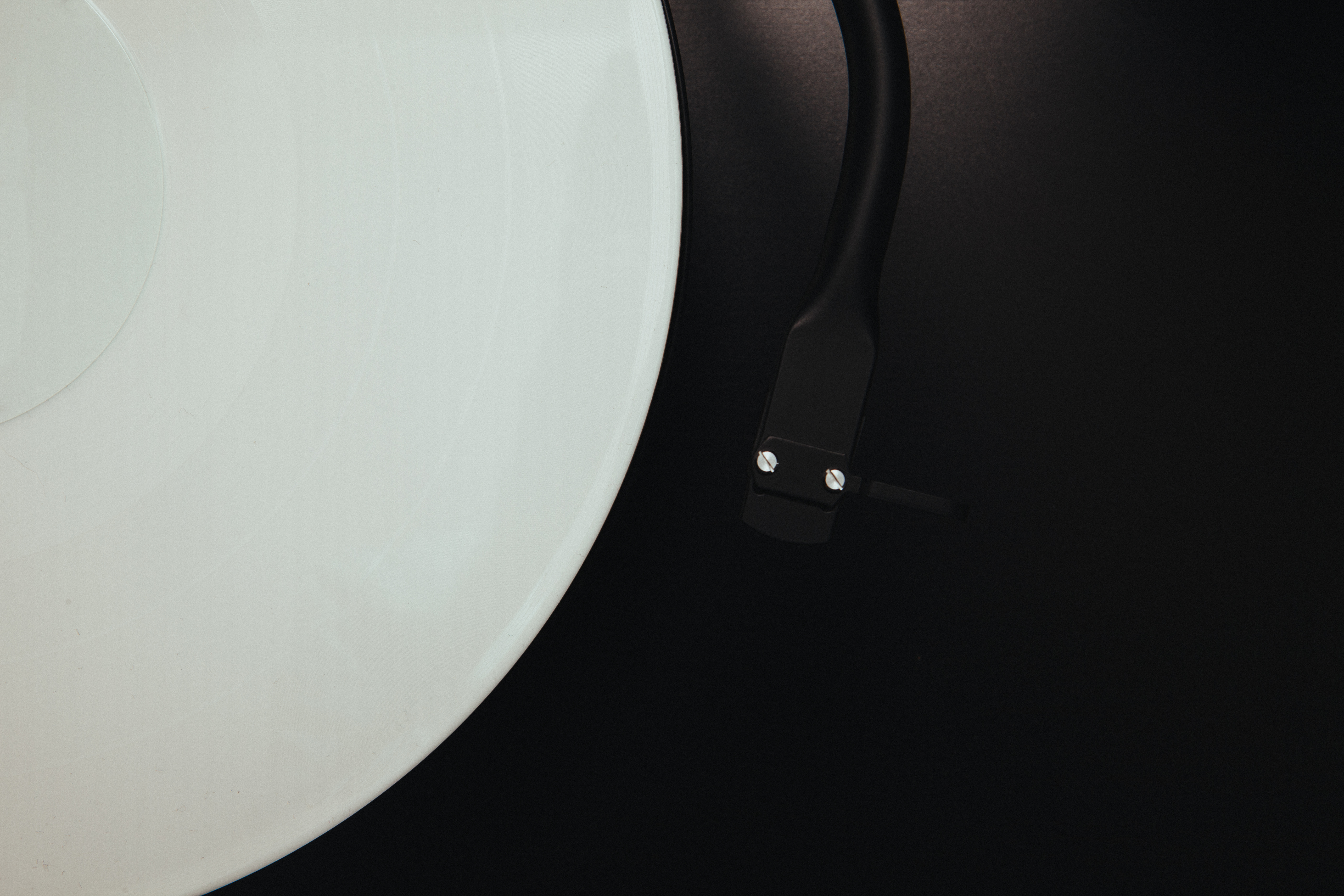 117204 download wallpaper vinyl, minimalism, bw, chb, turntable, record player screensavers and pictures for free