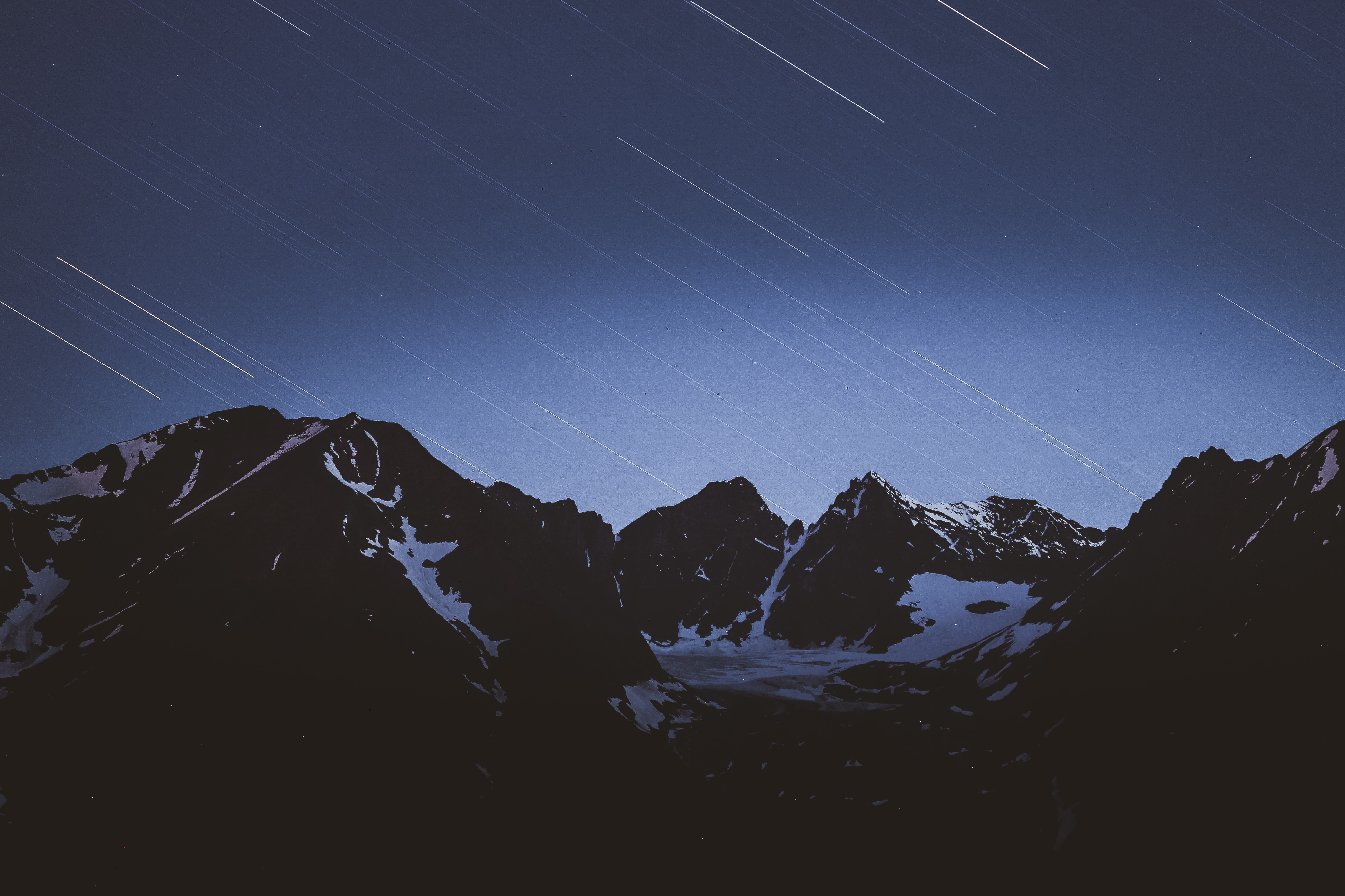 105709 Hintergrundbilder und Sternenfall Bilder auf dem Desktop. Laden Sie mountains, schneebedeckt, sterne, natur Bildschirmschoner kostenlos auf den PC herunter