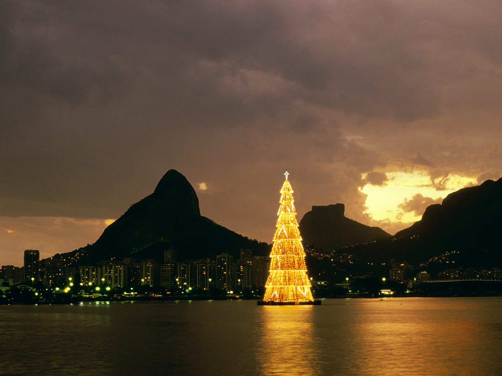 1077157壁紙のダウンロードホリデー, クリスマス, ブラジル, クリスマスツリー, リオデジャネイロ-スクリーンセーバーと写真を無料で