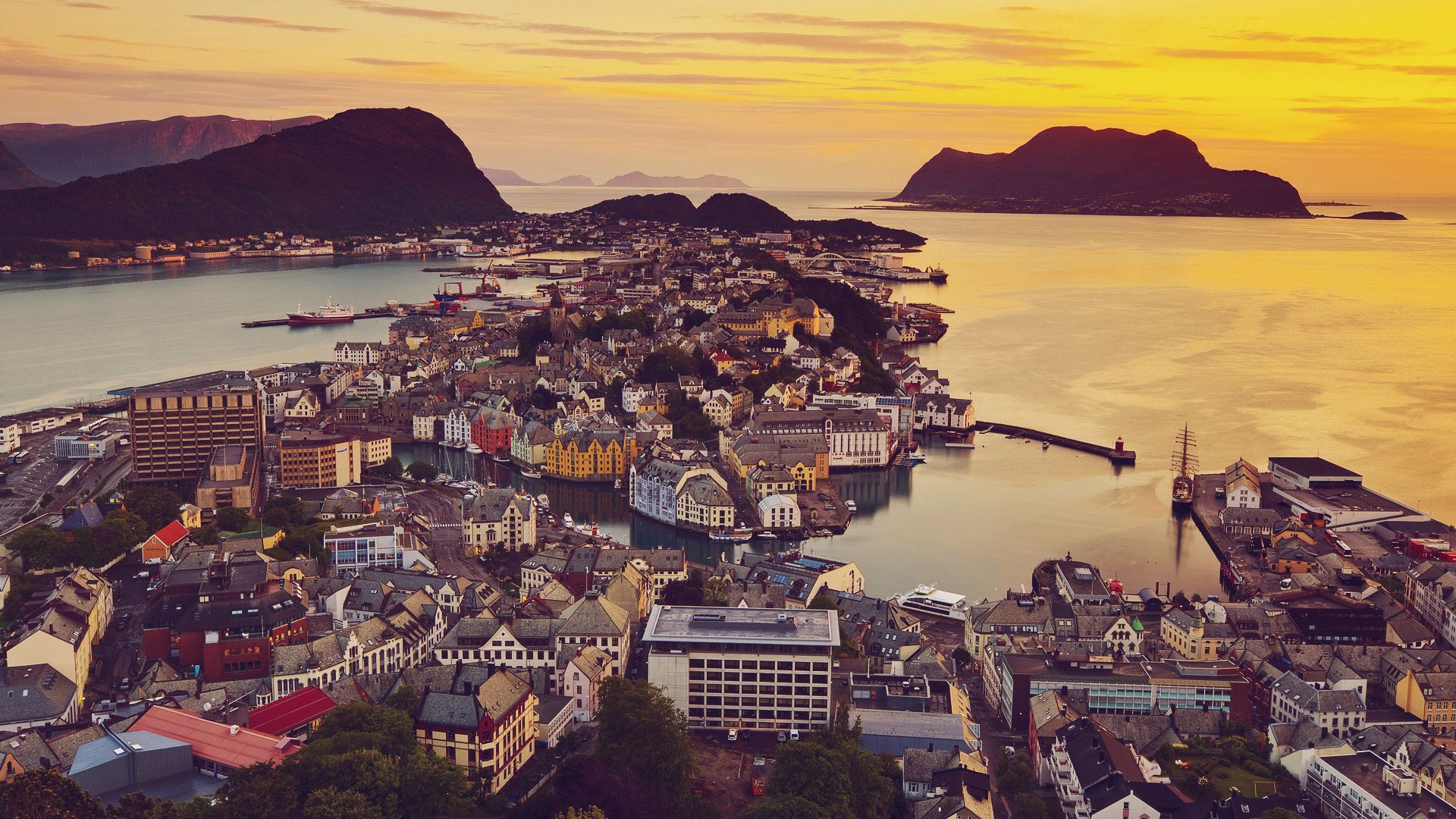 Handy-Wallpaper Städte, Häuser, Sunset, Stadt, Ozean, Aussicht, Ansehen, Norwegen kostenlos herunterladen.