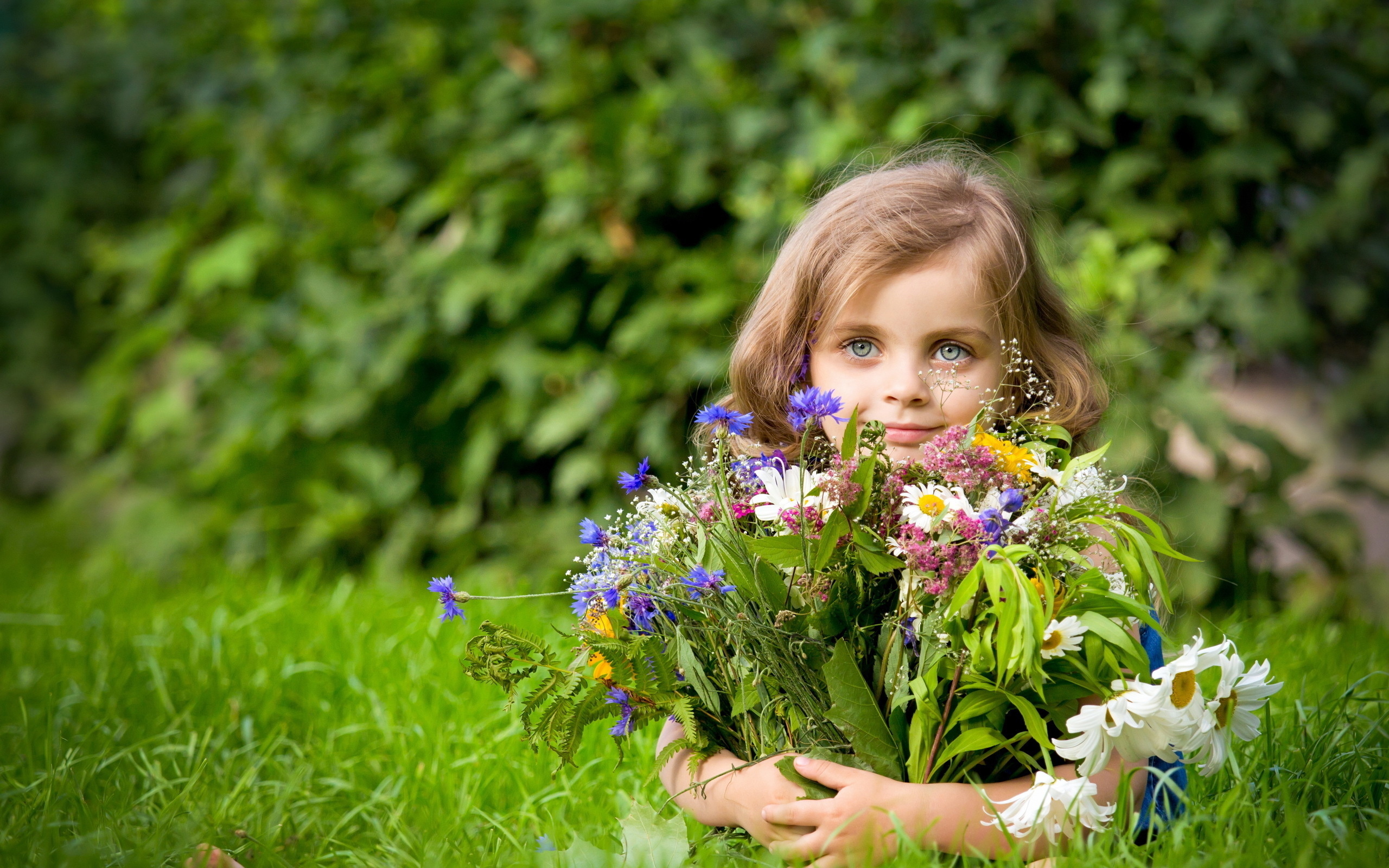 Laden Sie das Menschen, Blumen, Kinder, Bouquets-Bild kostenlos auf Ihren PC-Desktop herunter
