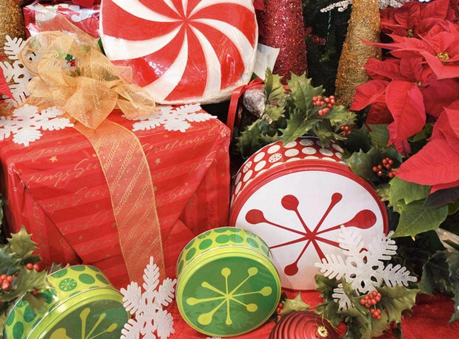 Laden Sie das Feiertage, Weihnachten, Schneeflocken, Urlaub, Viel, Die Geschenke, Geschenke-Bild kostenlos auf Ihren PC-Desktop herunter