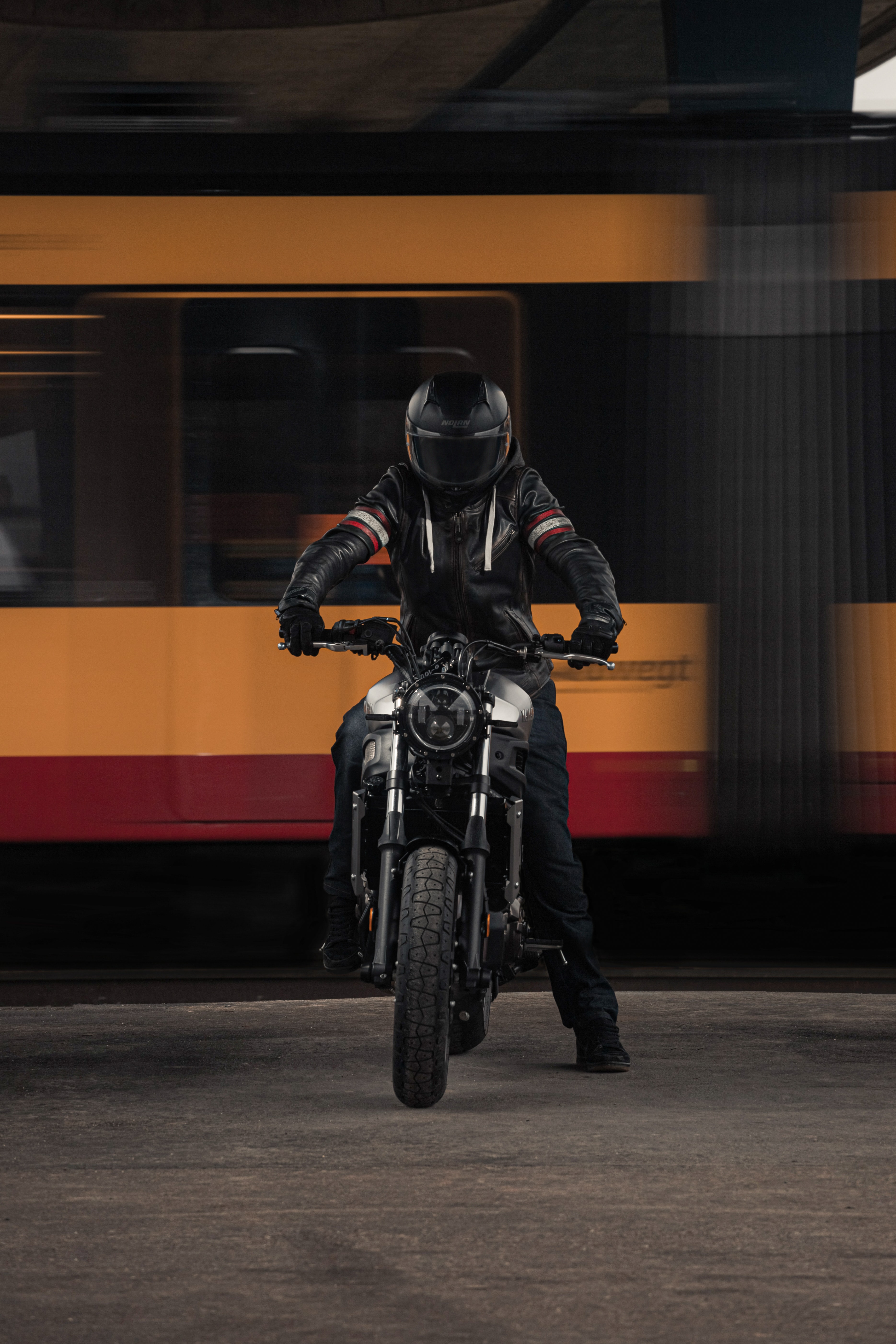 Mobile Wallpaper Motorcyclist 