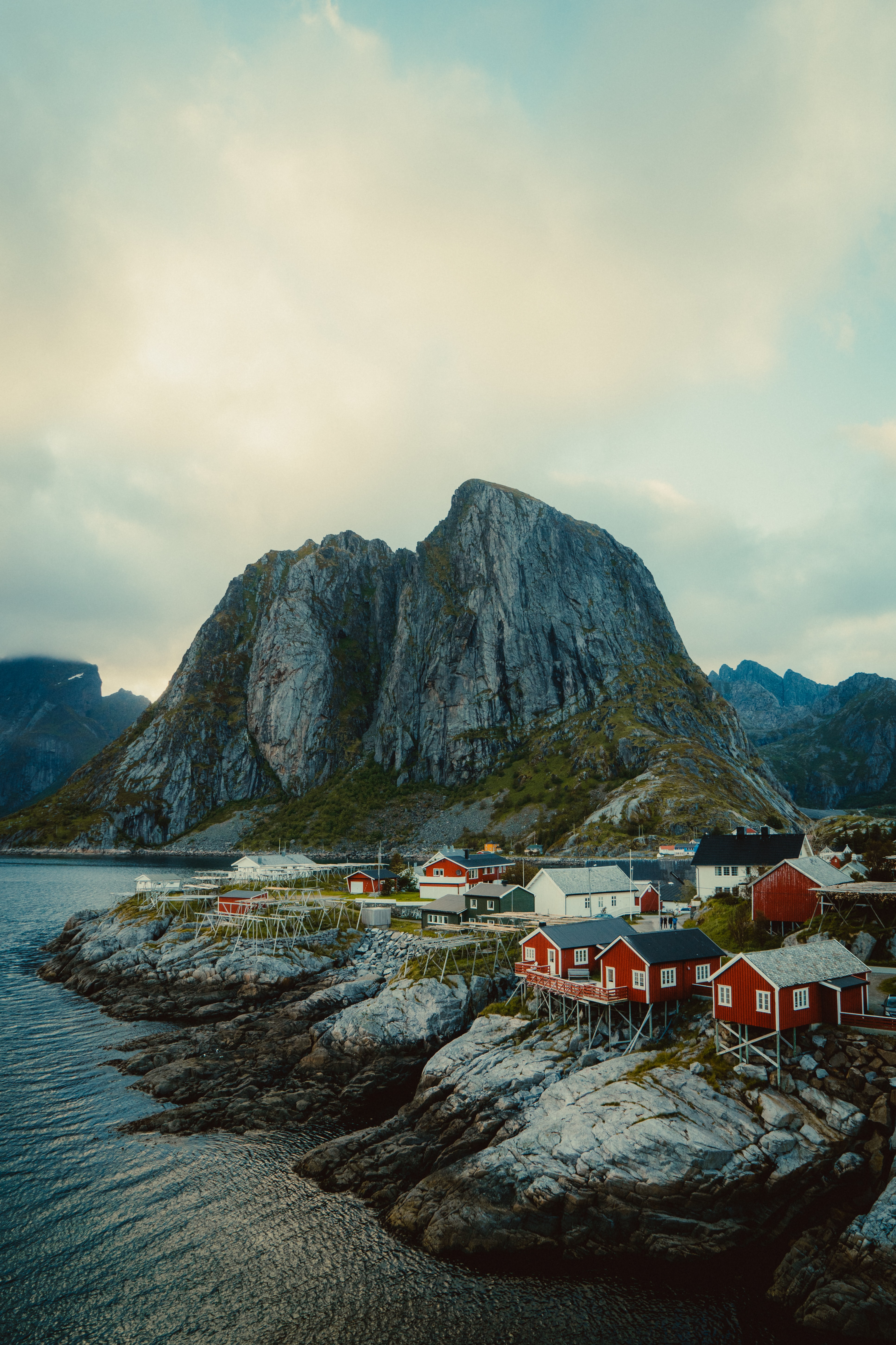 109303 Hintergrundbild herunterladen norwegen, landschaft, natur, häuser, blick von oben, berg, küste, skandinavien - Bildschirmschoner und Bilder kostenlos