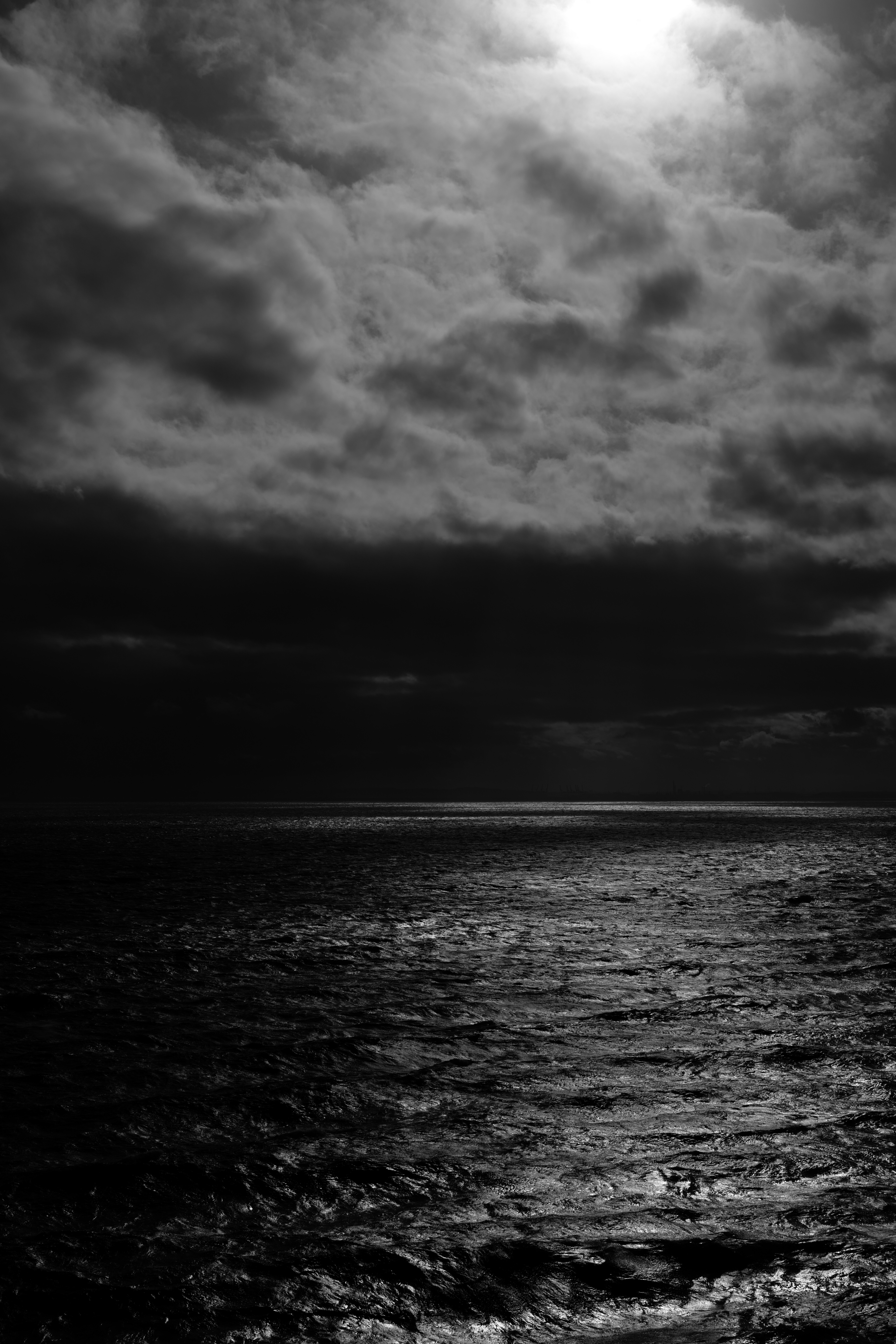 79807 Hintergrundbild herunterladen schwarz, clouds, sea, horizont, wellen, ripple, bw, chb, hauptsächlich bewölkt, bedeckt - Bildschirmschoner und Bilder kostenlos