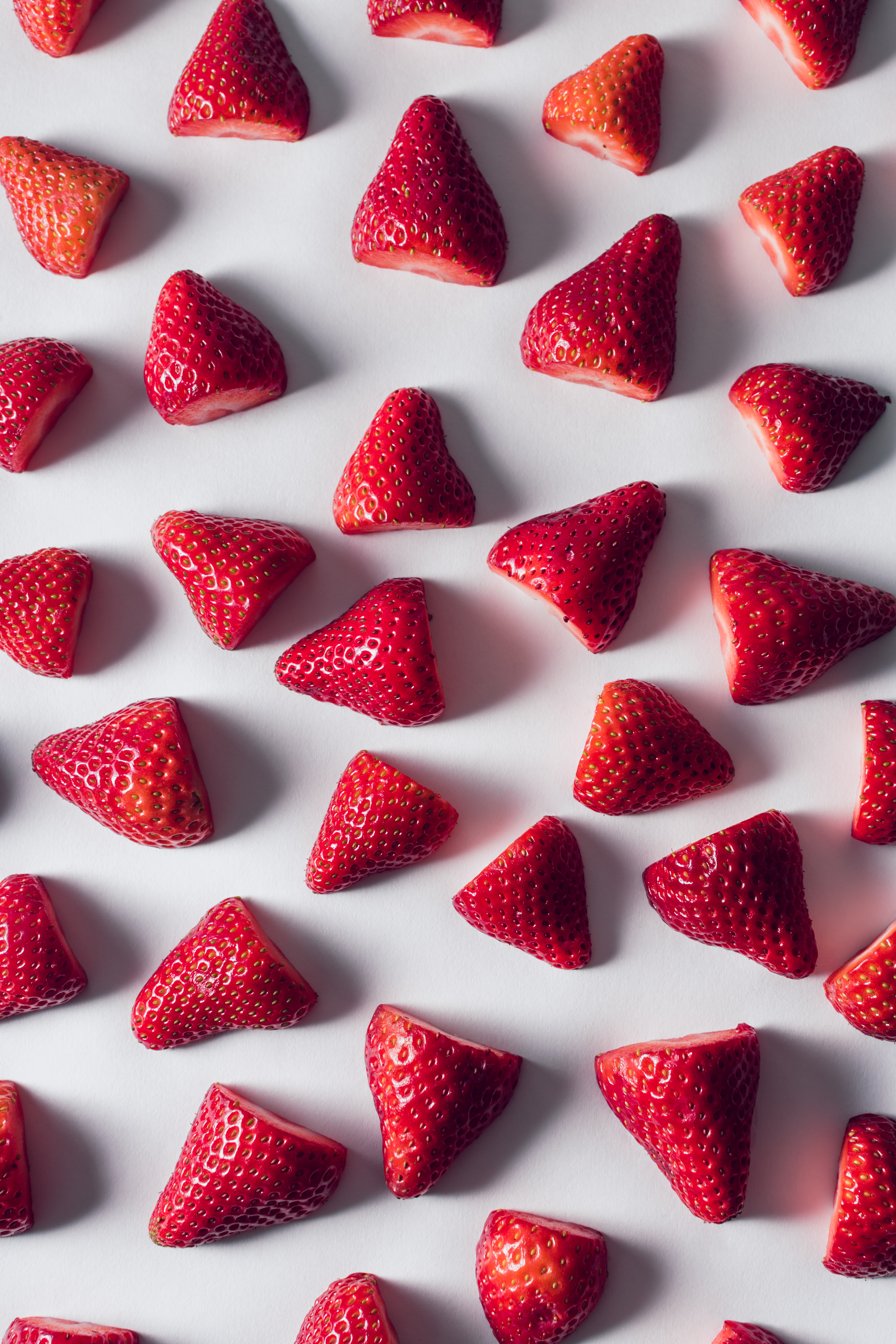 61433 download wallpaper strawberry, berries, minimalism, ripe screensavers and pictures for free
