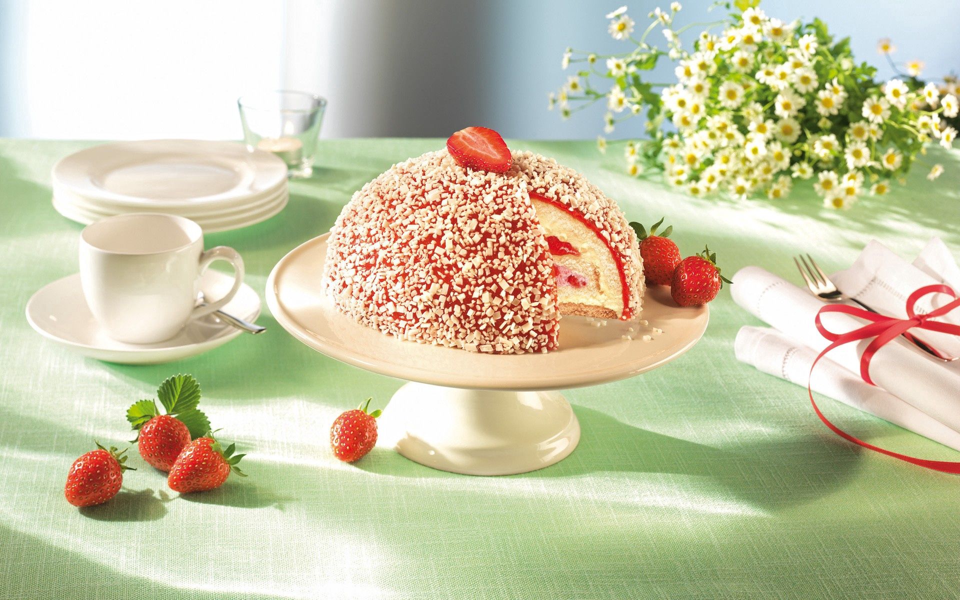 Download mobile wallpaper Food, Strawberry, Tablewares, Cake for free.