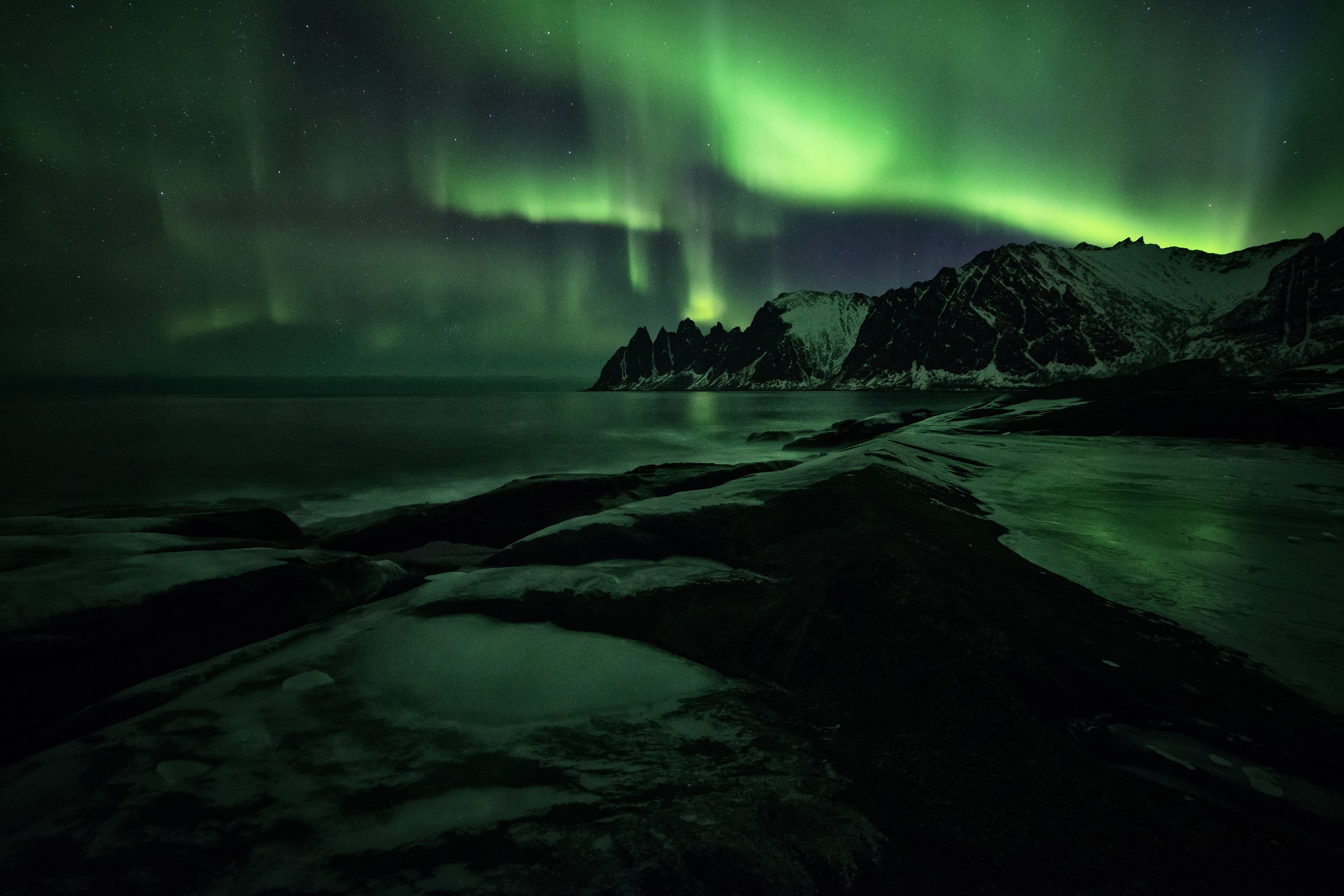 Northern Lights nature, mountains, snow, shore 4k Wallpaper