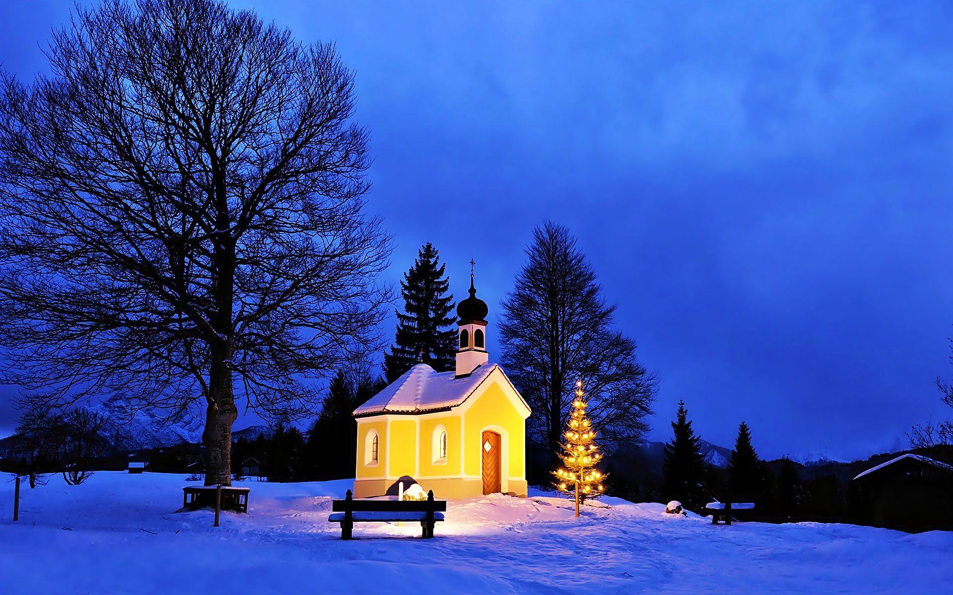 Тиха рождественская ночь. Зимняя ночь в деревне храм. Церковь зима. Рождественская ночь. Храмы в рождественскую ночь.