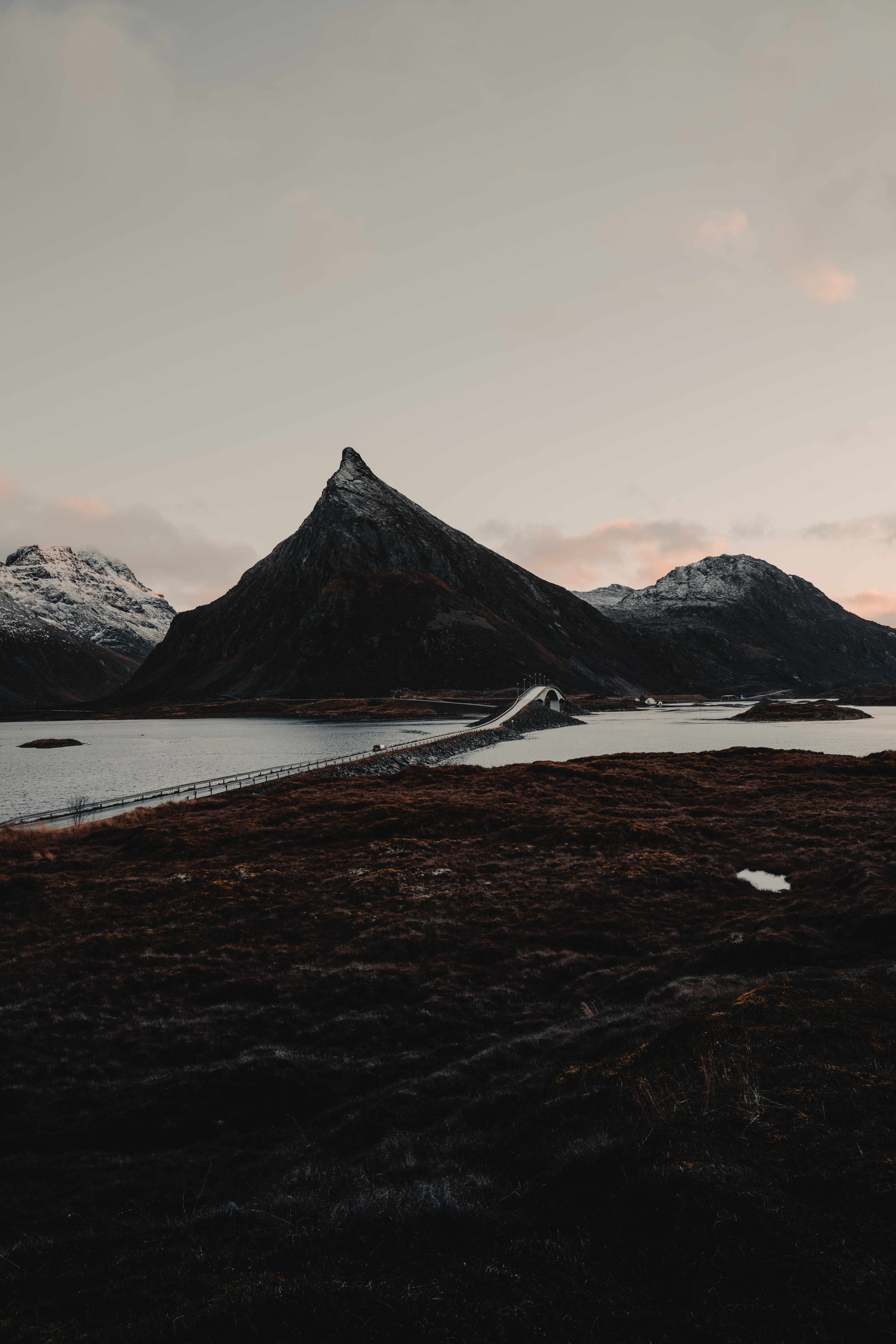 67032 Bild herunterladen natur, mountains, ford, brücke, norwegen, kreuzung, lofoten - Hintergrundbilder und Bildschirmschoner kostenlos