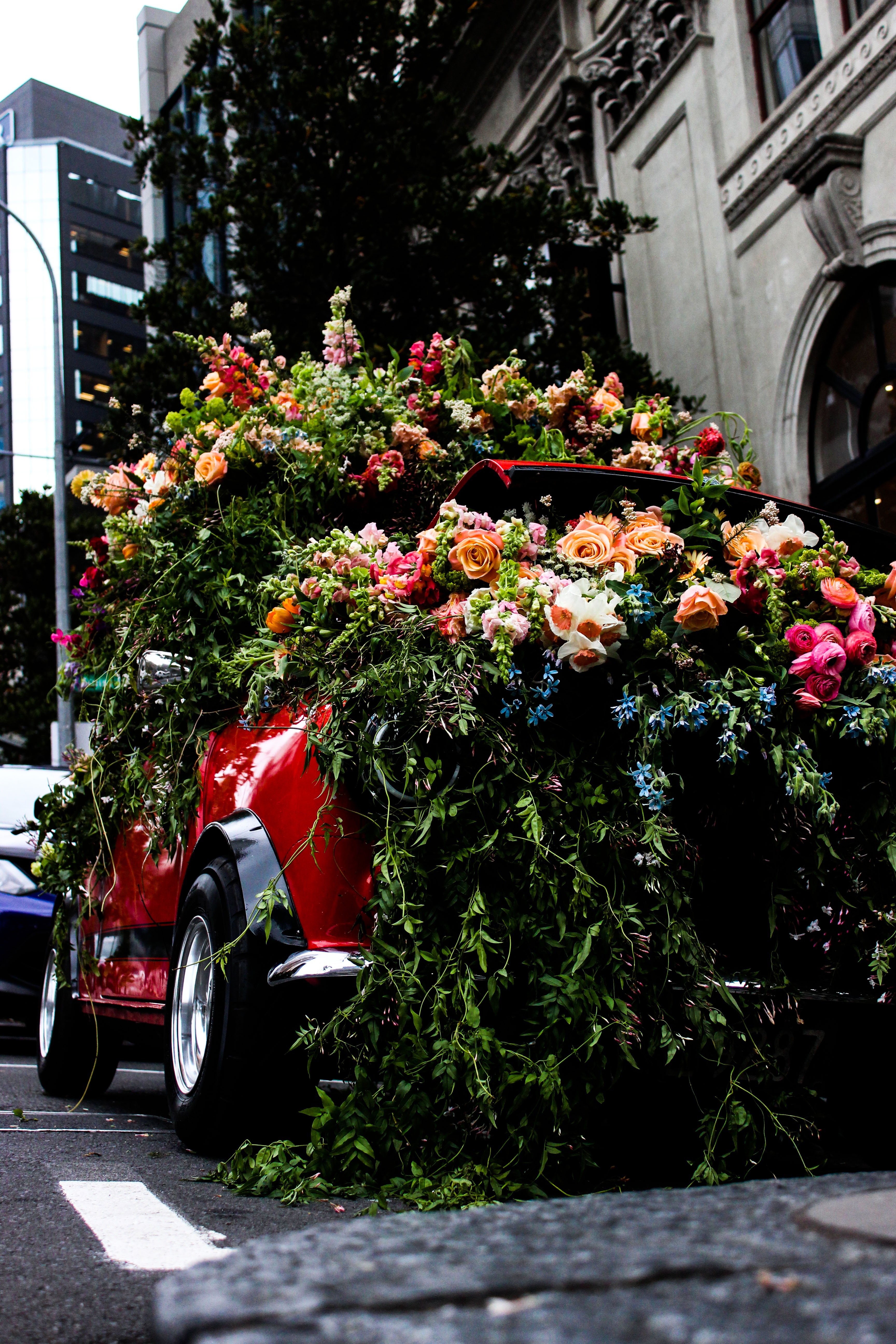 Mobile HD Wallpaper Bouquets car, flowers
