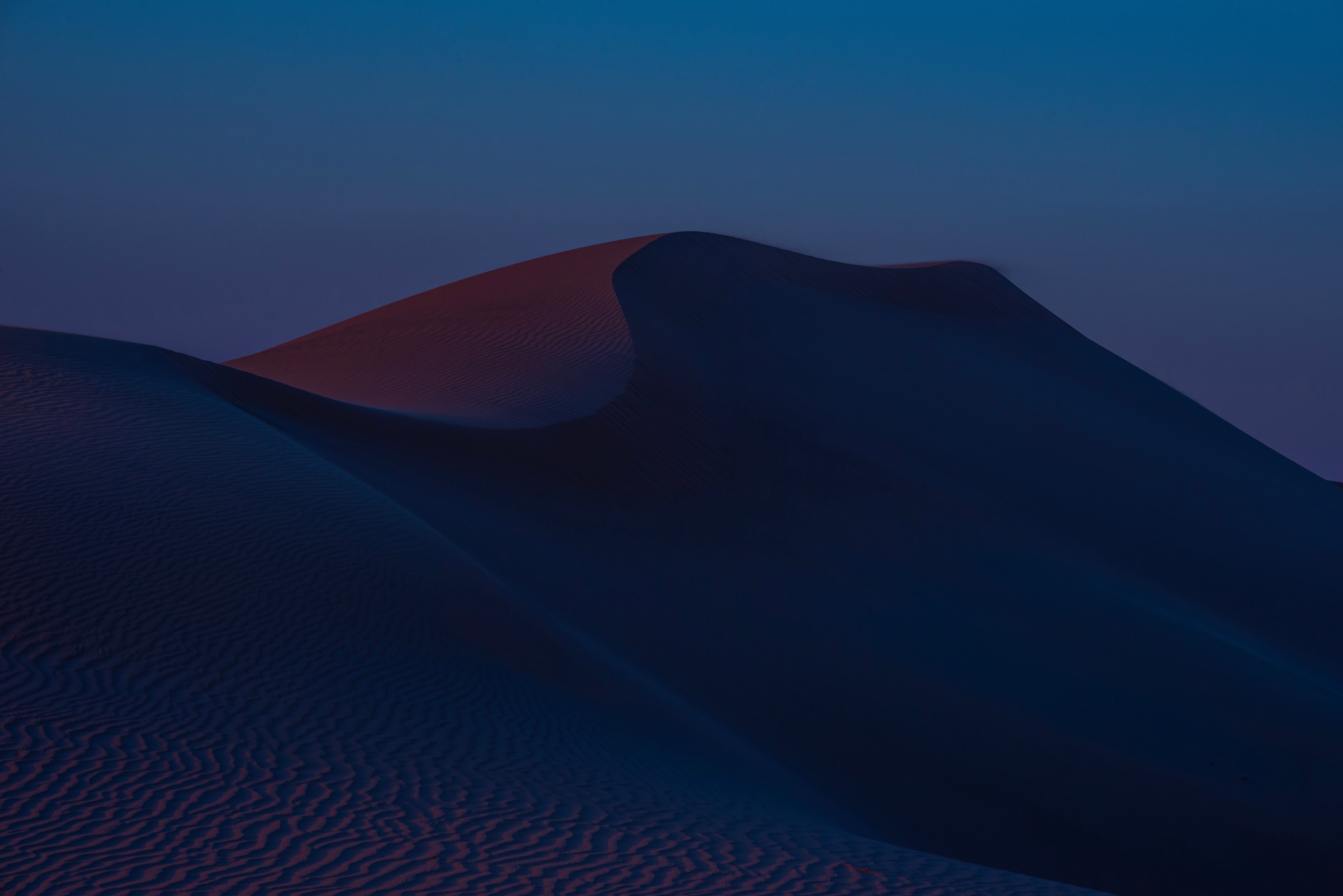 65922 download wallpaper desert, nature, twilight, sand, dusk, hill, dunes, links screensavers and pictures for free