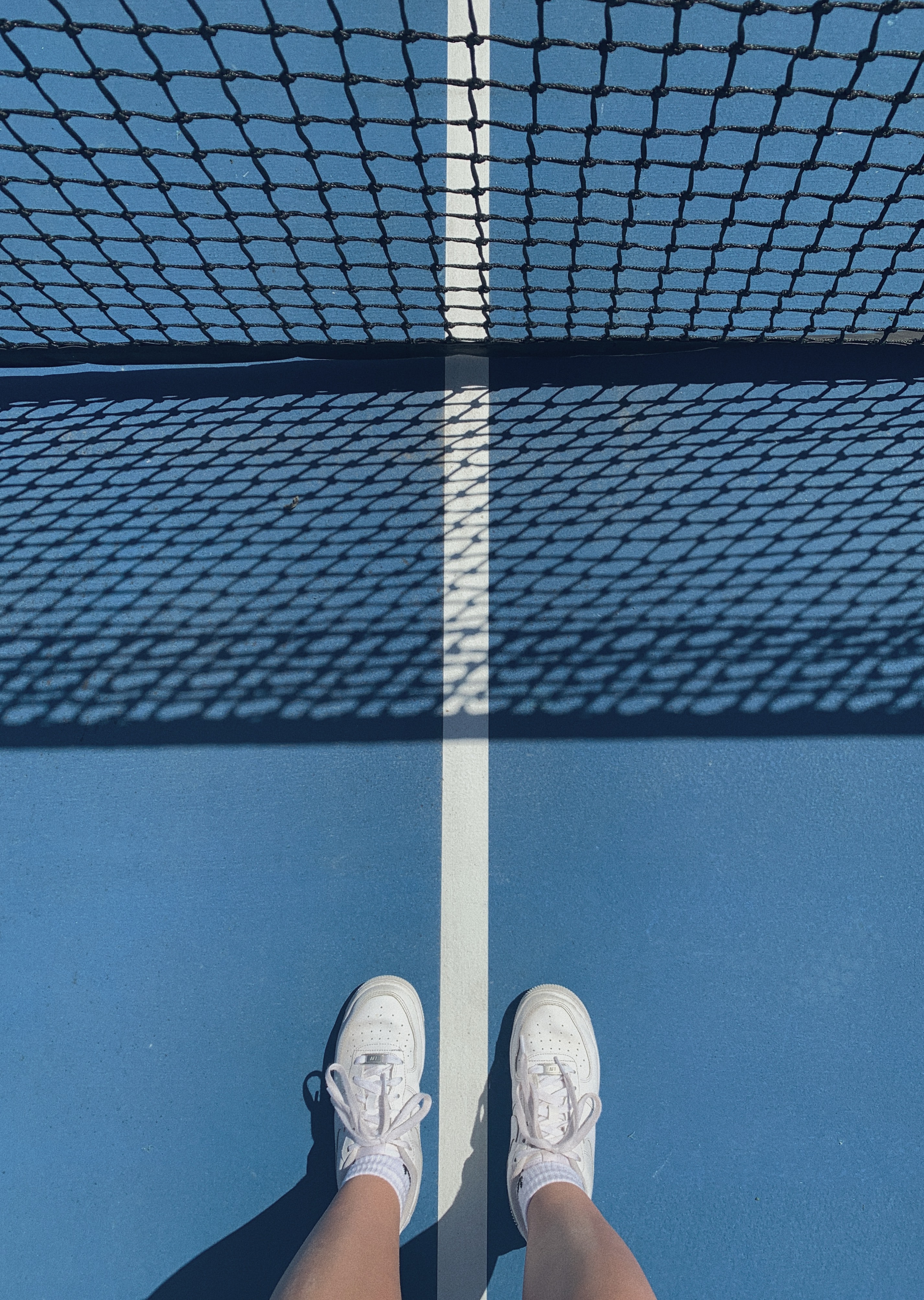 149575 Bild herunterladen tennis, verschiedenes, sonstige, beine, turnschuhe, sneakers, raster, gitter, tennisplatz - Hintergrundbilder und Bildschirmschoner kostenlos