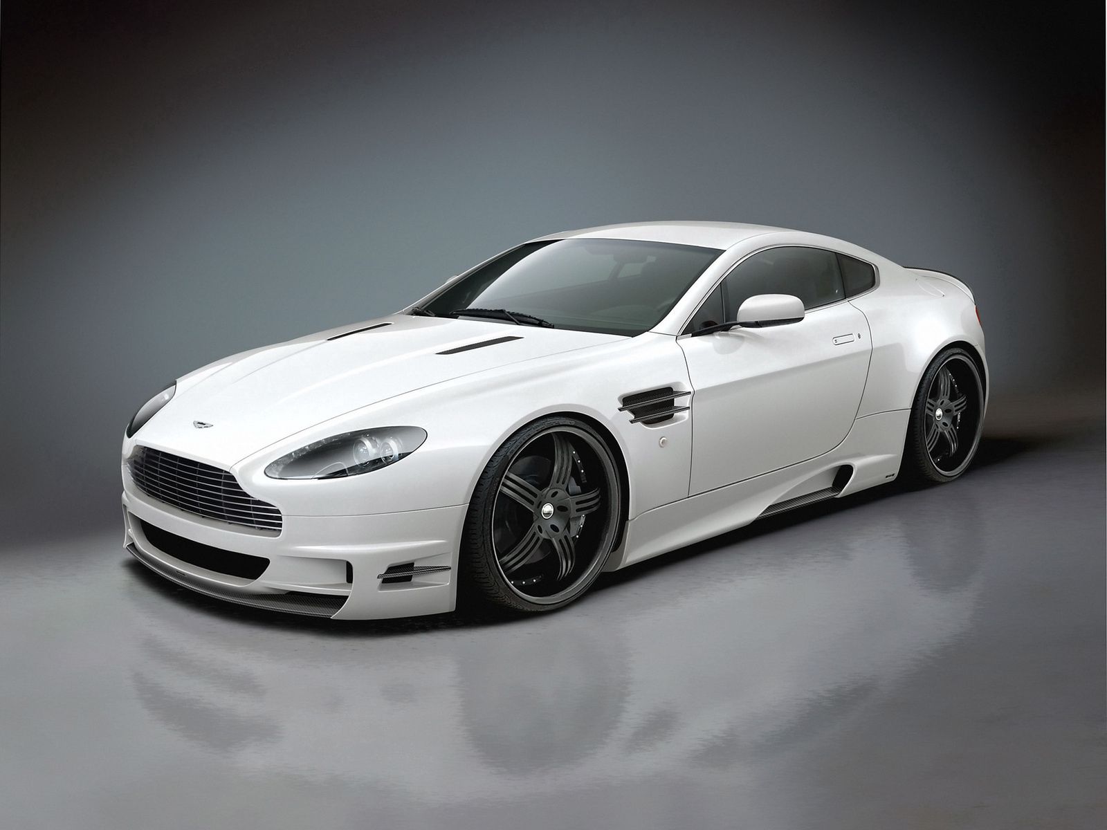 Handy-Wallpaper Aston Martin, Cars, Reflexion, Seitenansicht, Stil, 2008, V8, Vorteil, Vantage kostenlos herunterladen.