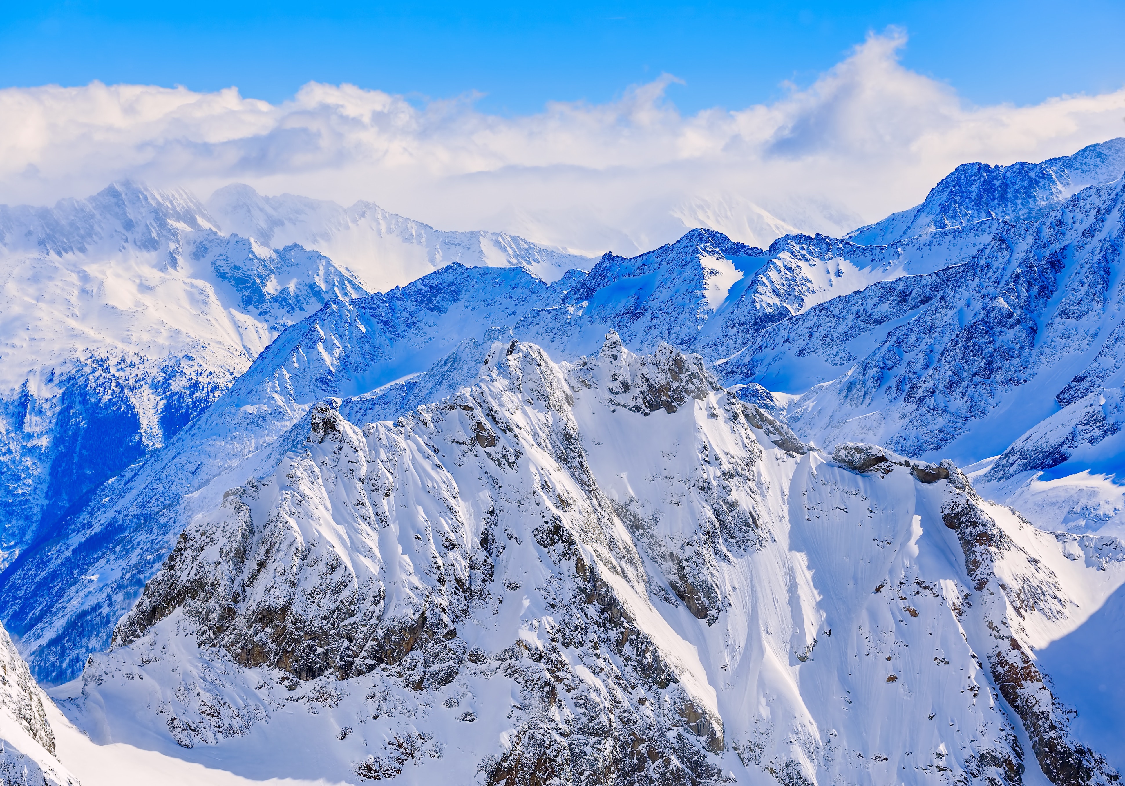 129225 Hintergrundbild herunterladen oberteile, natur, mountains, schnee, scheitelpunkt, schneebedeckt, snowbound - Bildschirmschoner und Bilder kostenlos