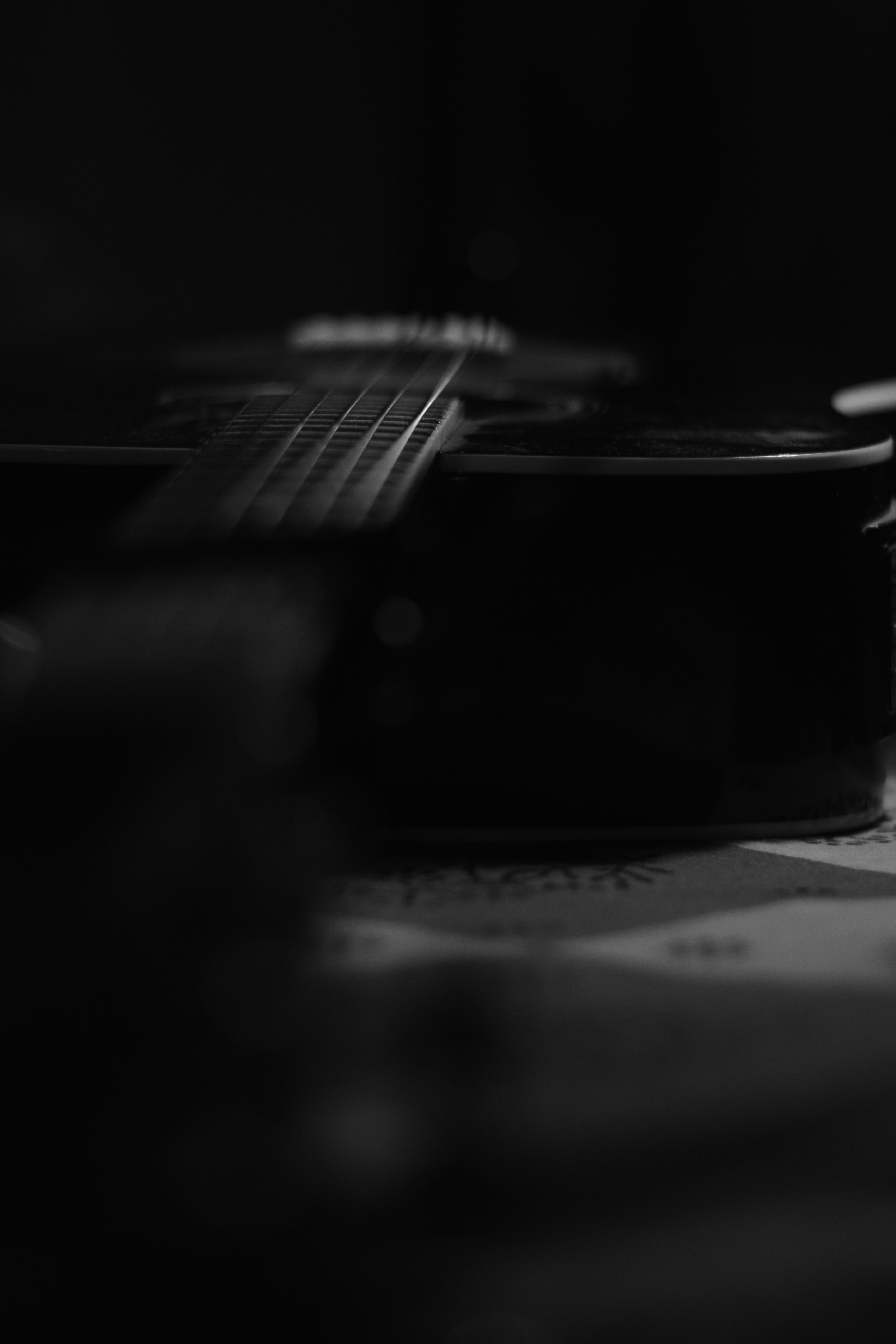 お使いの携帯電話の106473スクリーンセーバーと壁紙ギター。 ギター, 黒, 黒い, 文字列, ストリングスの写真を無料でダウンロード