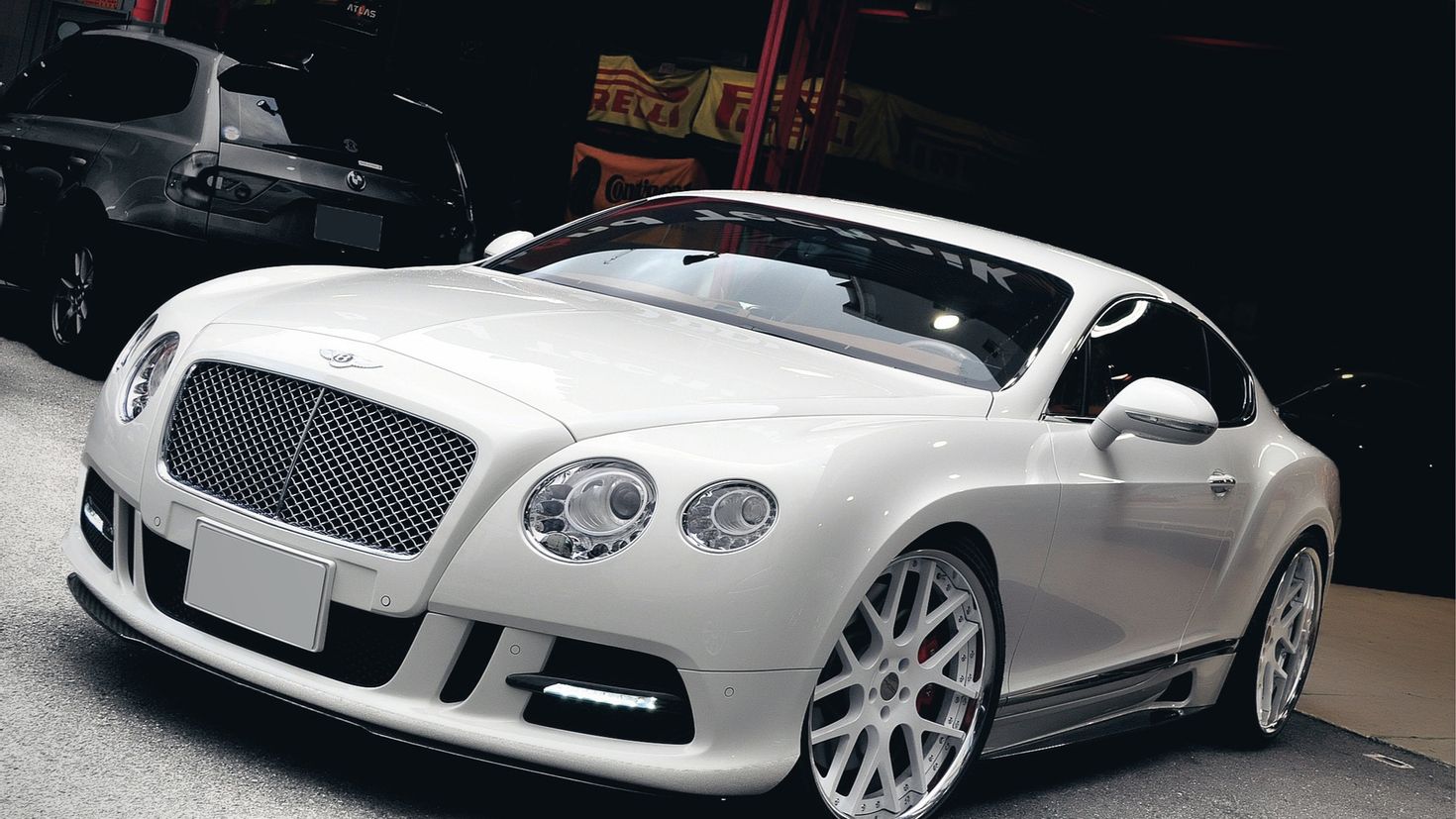 Bentley Continental Supersports золотой